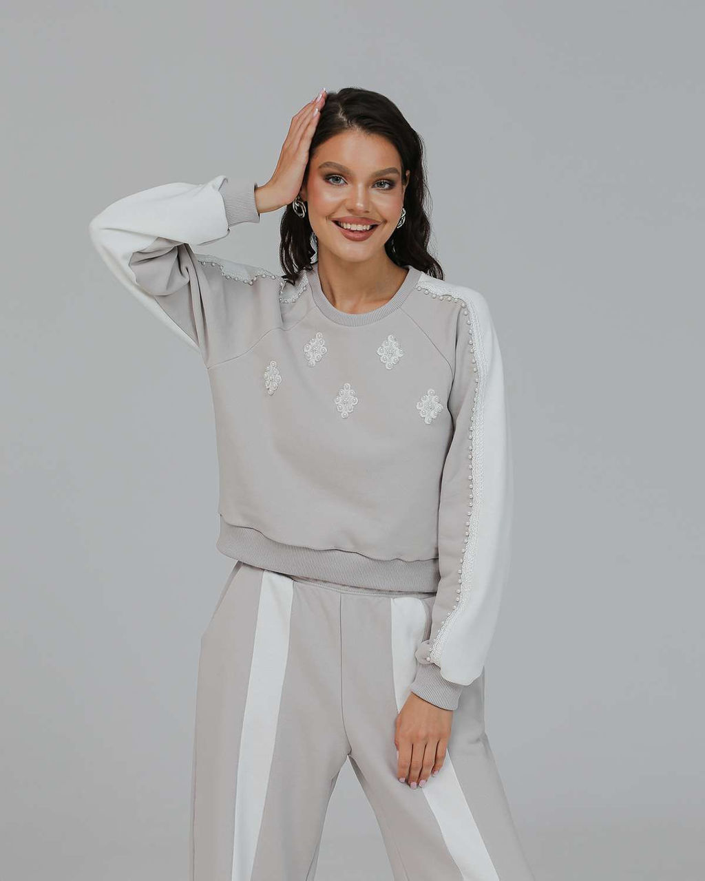 Свитшот укороченный с бусинами BSK002.