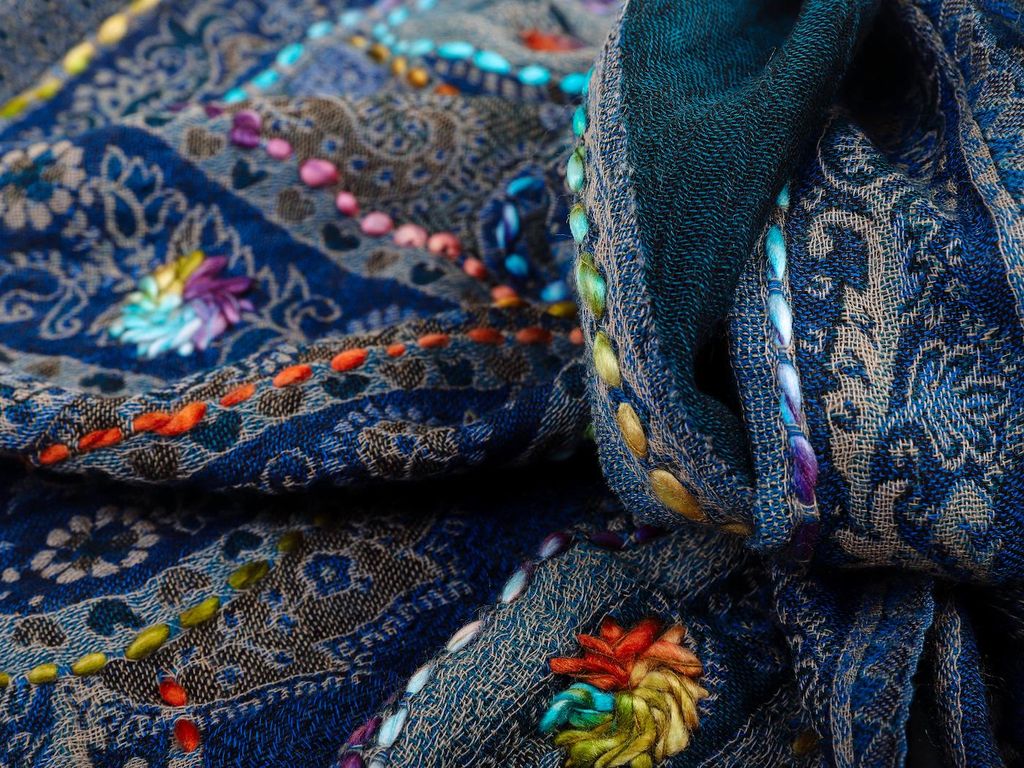 Палантин с вышивкой (шерсть 100%) № Тк903/77 - Ганг фото 3