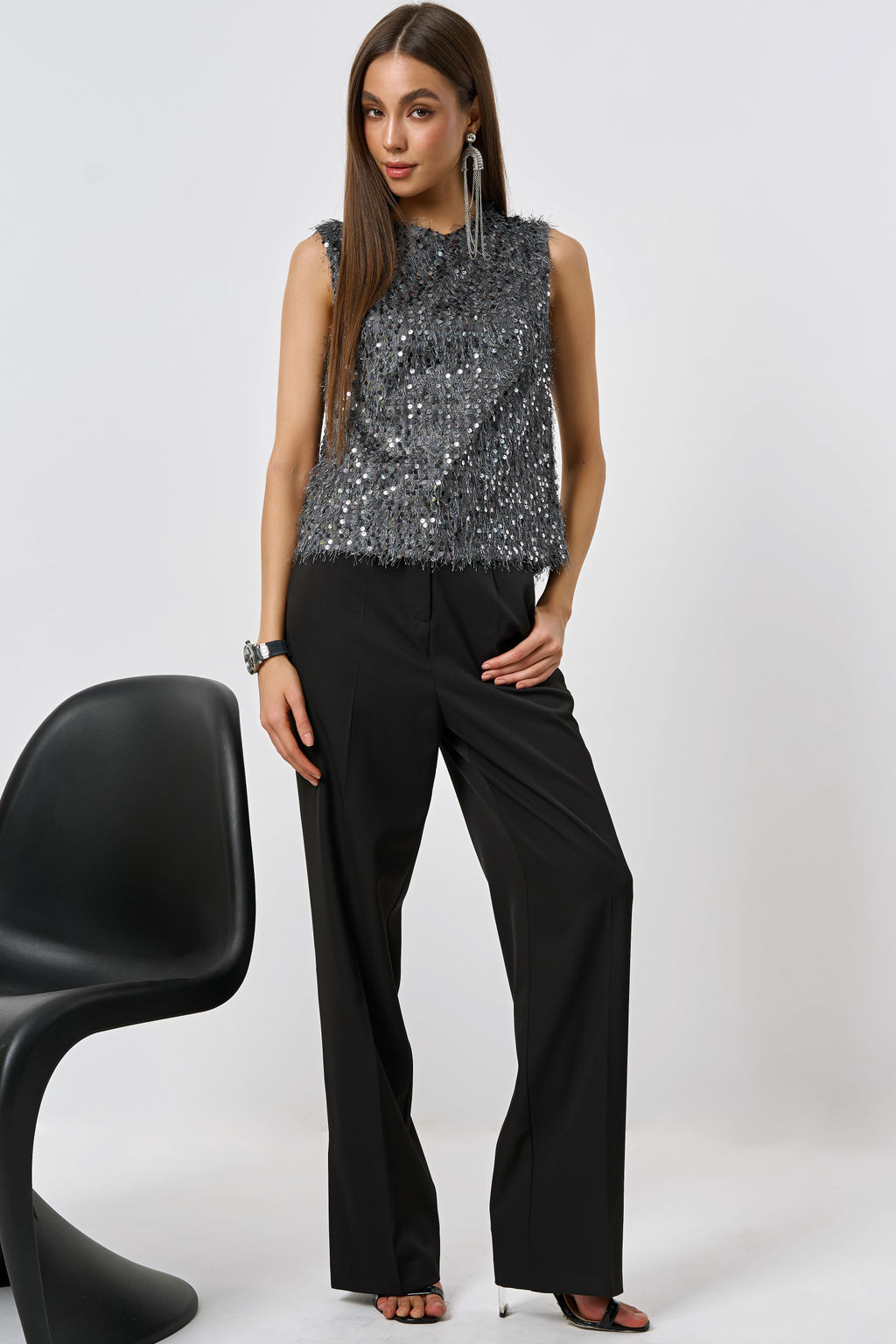 Блузка из мягкого трикотажа с пайеткой серая новый год