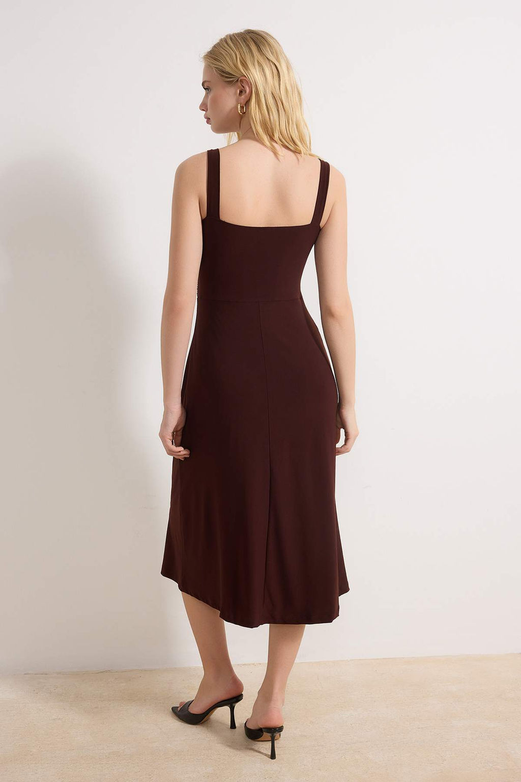 Kahverengi A-line Kalp Yaka Kolsuz Aksesuar Detayl? Midi Esnek Orme Elbise TWOSS26EL00151 - Trendyolmilla фото 4