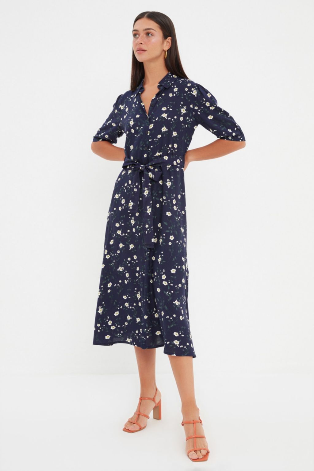 TRENDYOLMILLA Lacivert Cicek Desenli Kusakl? Midi Dokuma Viskon Gomlek Elbise TWOSS20EL1559 фото 14