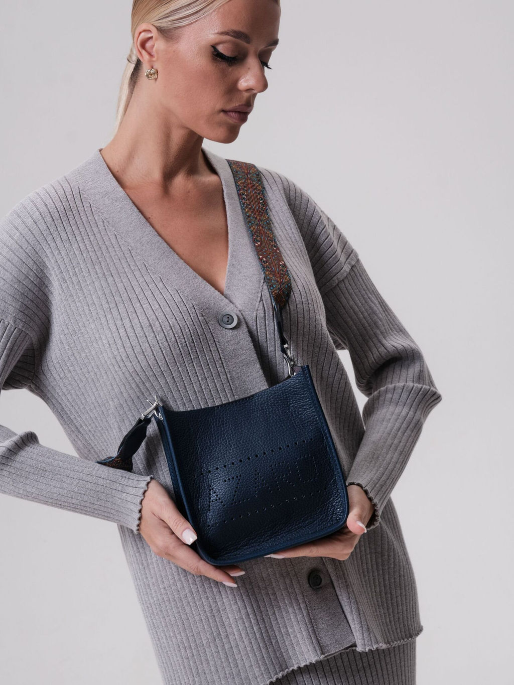 Сумка кожаная на плечо Azaro 30996 темно-синяя