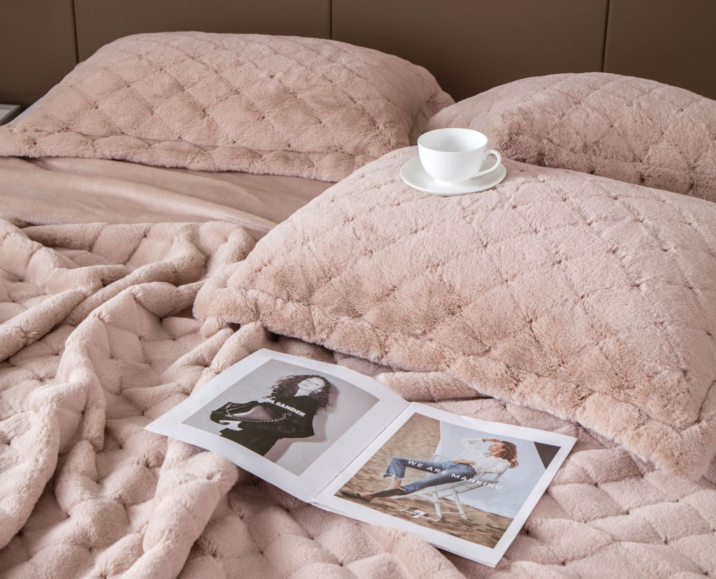 Покрывало декоративное Shinshilla point (пудра платина) 220х240