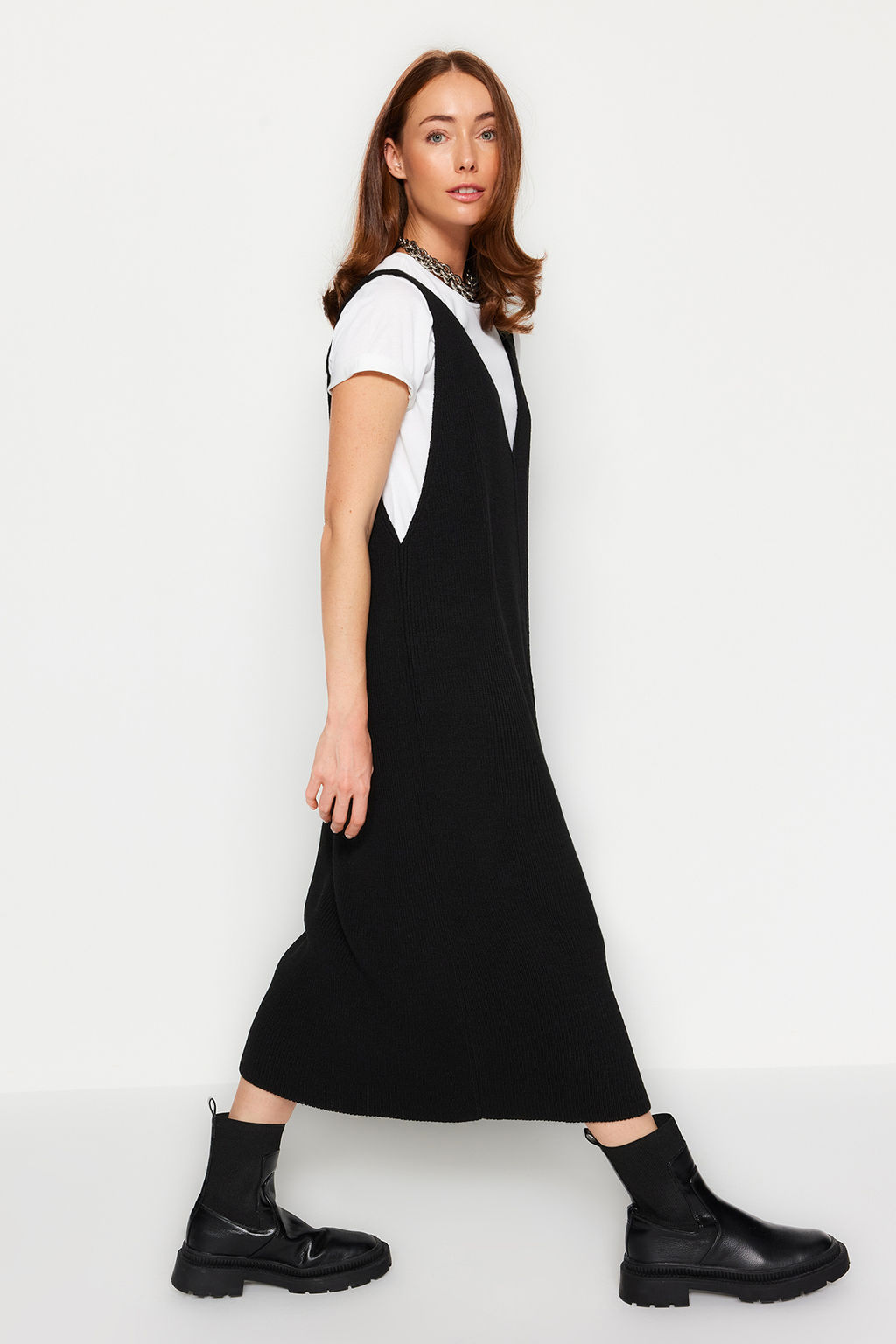 TRENDYOLMILLA Siyah Maxi Triko V Yaka Jile Elbise TWOAW24EL00011