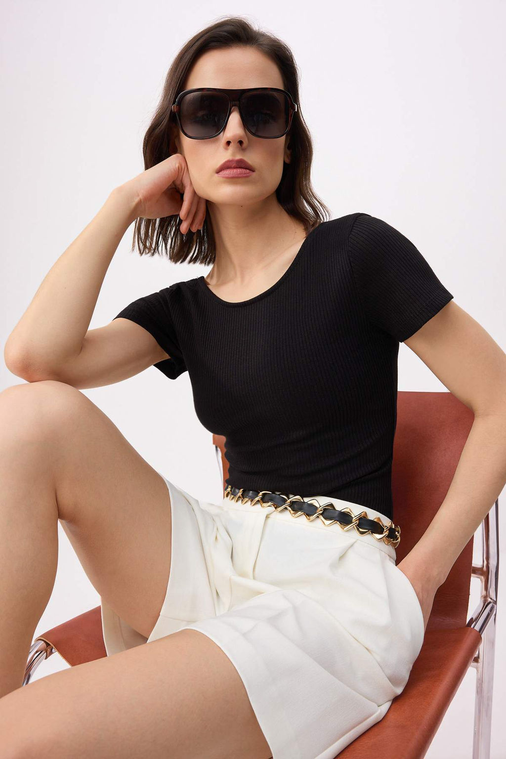 Siyah Vucuda Oturan K?sa Kollu C?tc?tl? Fitilli Esnek Orme Body TWOSS26BD00027 - Trendyolmilla фото 2