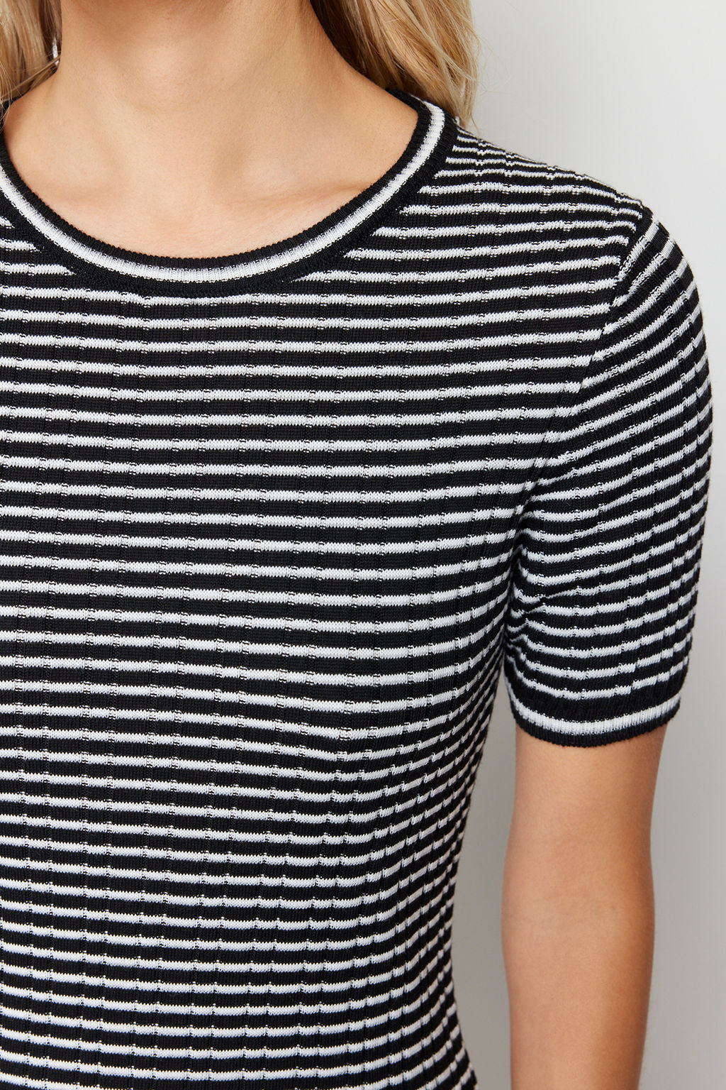 Siyah Mini Triko Cizgili Basic Elbise TWOSS24EL00246 - Trendyolmilla фото 6