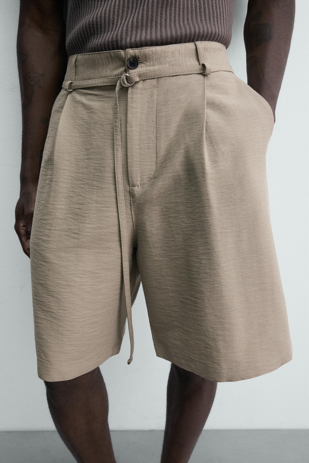 BERMUDA RELAXED FIT PLIEGUES CINTUR?N / Negro - Zara фото 5