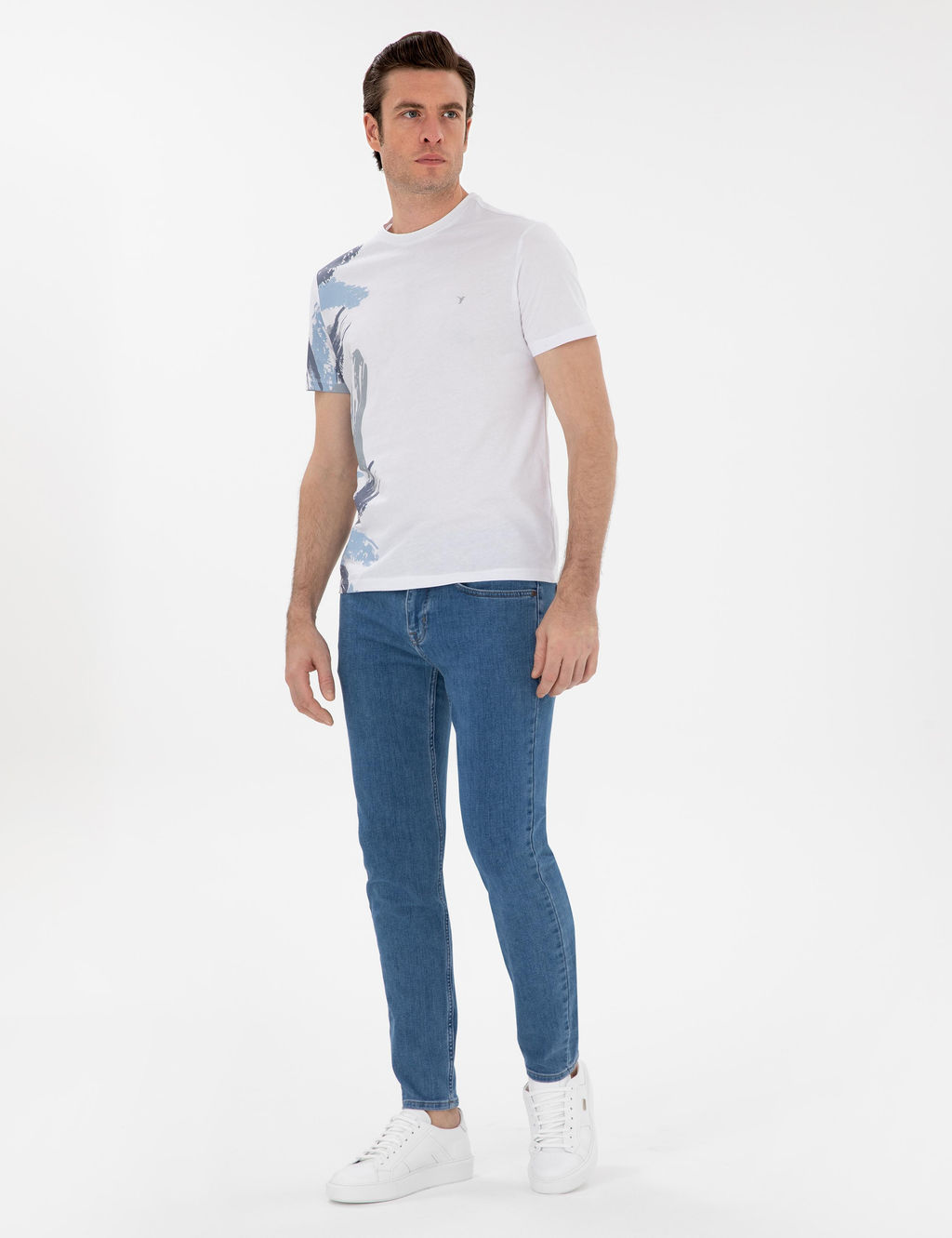 Белая стройная мата - Cacharel фото 4