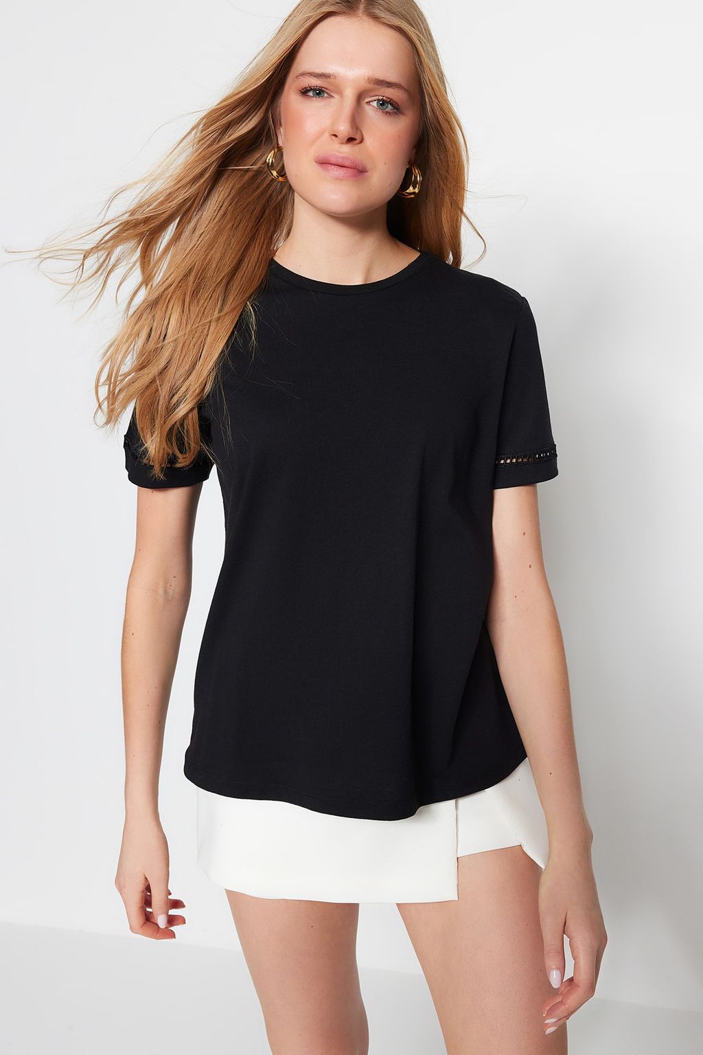 Siyah %100 Pamuk Isleme Detayl? Basic Bisiklet Yaka Orme T-Shirt TWOSS23TS00012