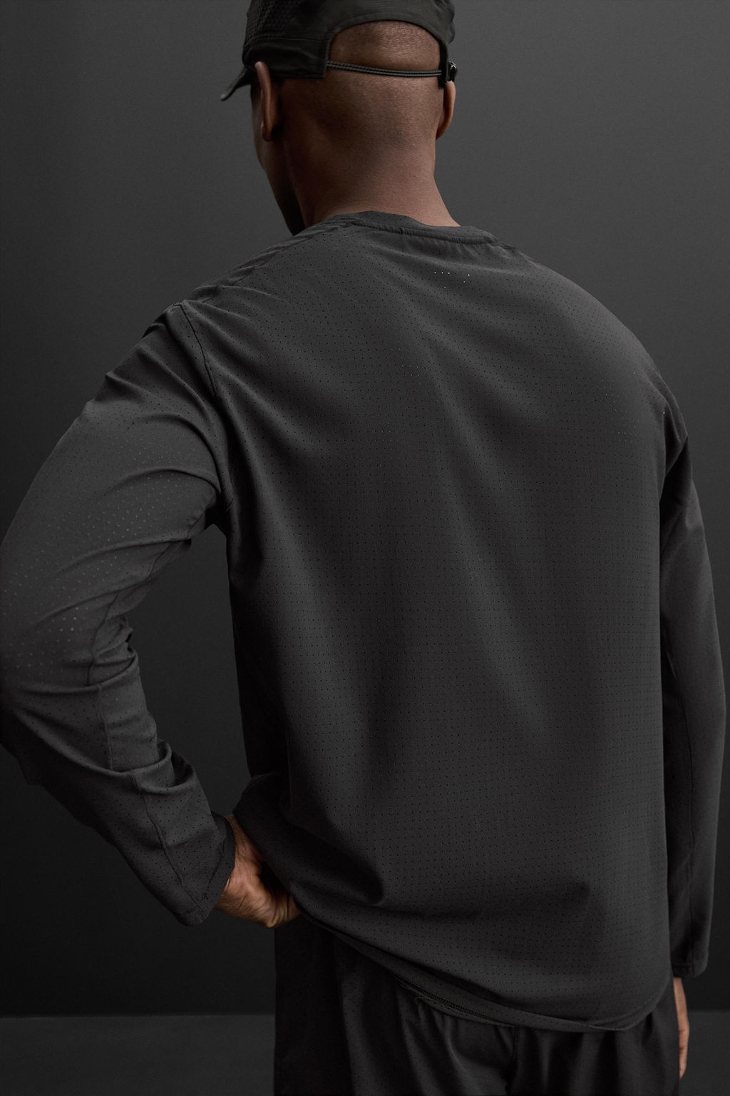 PERFORATED LONG SLEEVE T-SHIRT - Zara фото 5