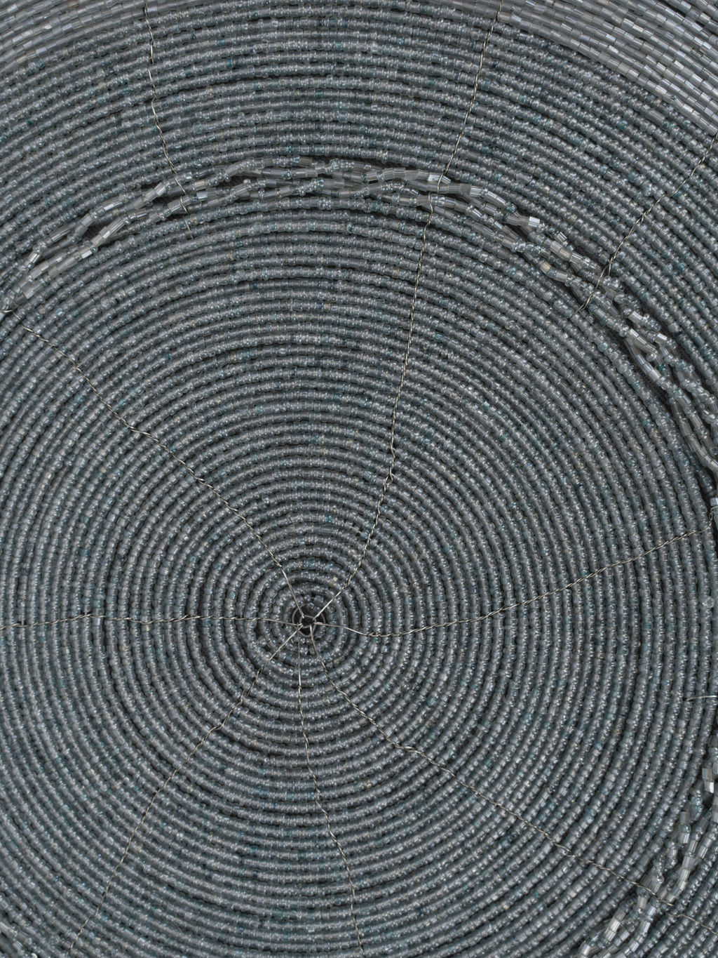 Салфетка под приборы, 36 см, бисер, круглая, серая, Bijou - Anna lafarg фото 3