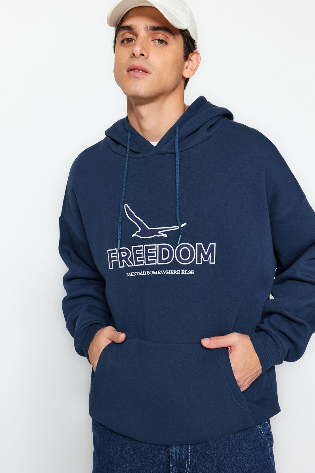 TRENDYOL MAN Indigo Oversize/Genis Kesim Kapusonlu File Nak?sl? Ici Polar/S?cak Tutan Sweatshirt TMNAW24SW00075