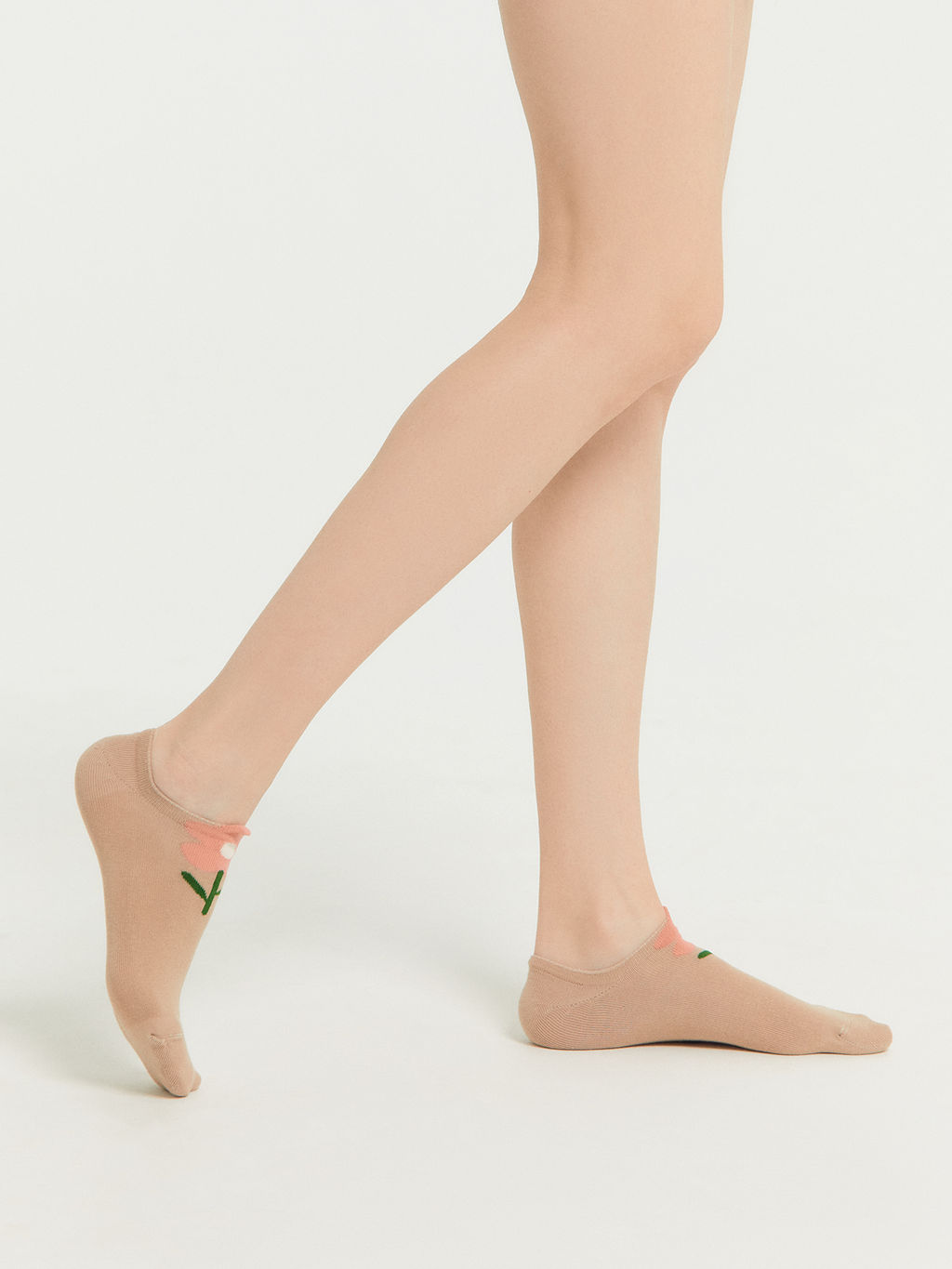 Цена за 5 пар! Носки женские коричневые с рисунком в виде цветов и 3-d рисунком на борту капучино 397K-2747