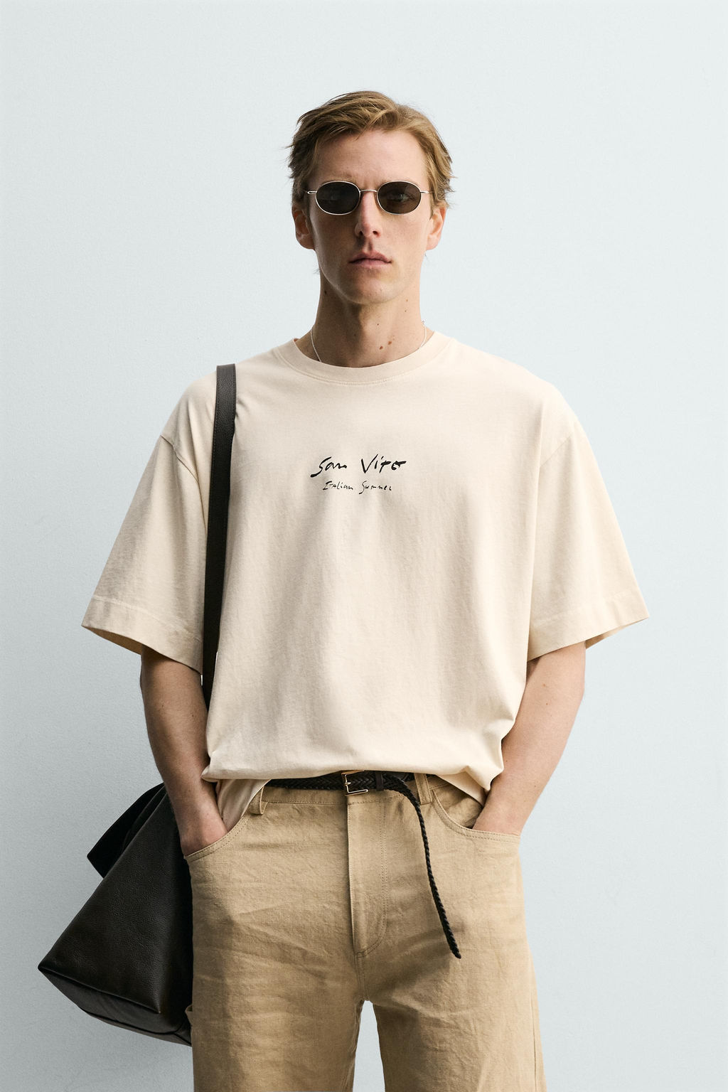 CAMISETA TEXTOS ESTAMPADOS / Crudo / Beige