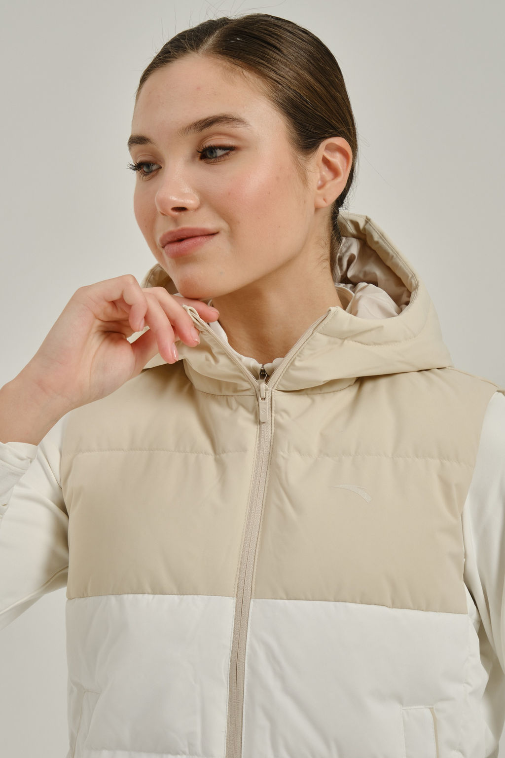 Жилет пуховый Бежевый/Белый
