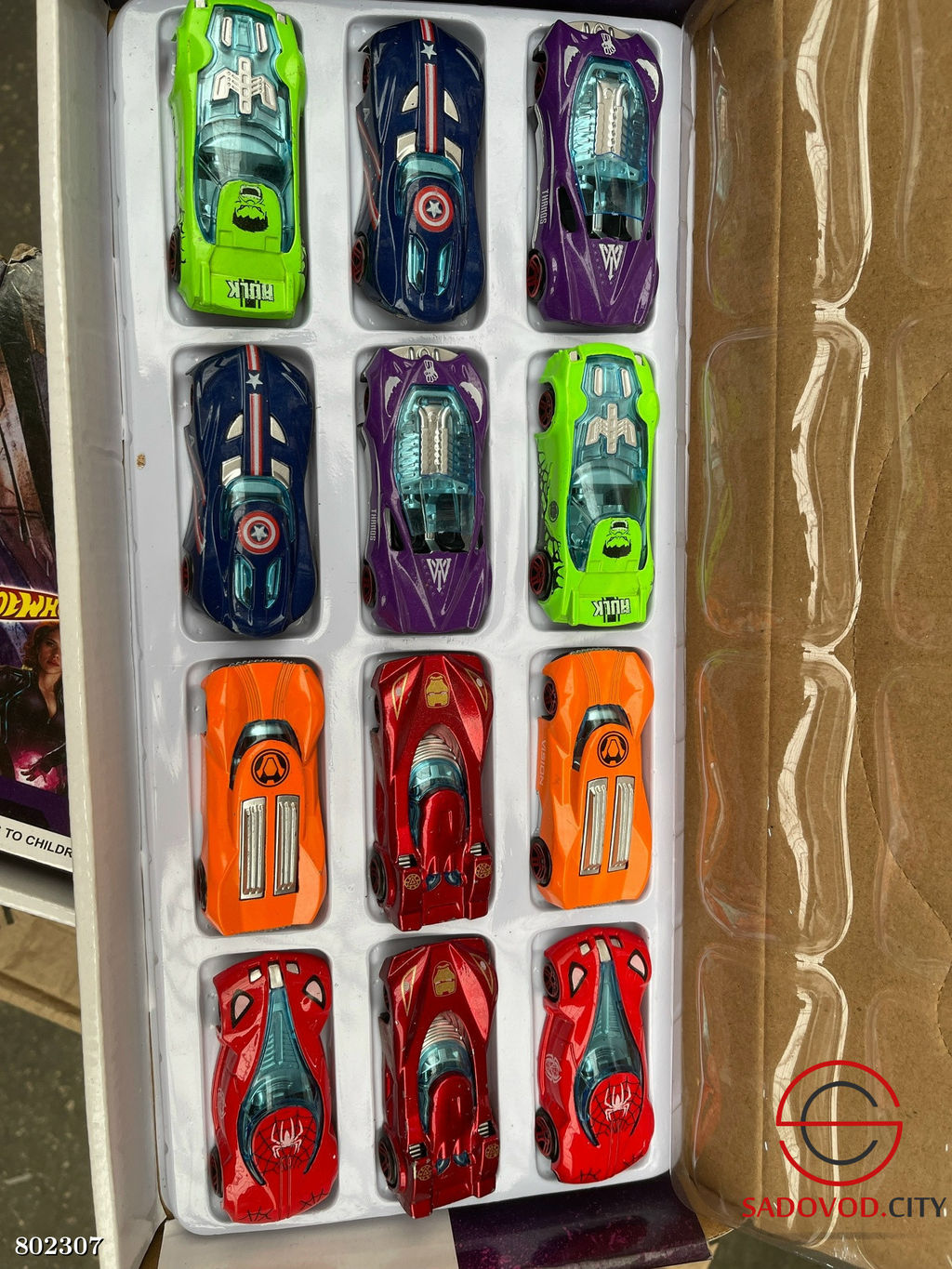 Металлическая машинка для мальчика