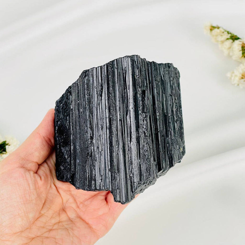 Кристалл необработанного Турмалина (Шерл)