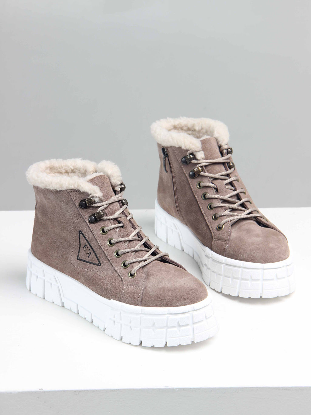 Ботинки 243.212131w. Капучино замша/Мех