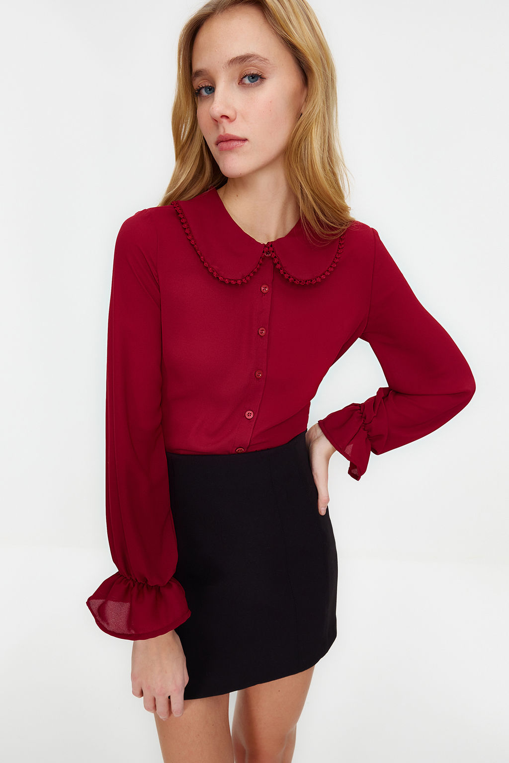 TRENDYOLMILLA Beyaz Bebe Yaka Ponpon Detayl? Regular Normal Kal?p Dokuma Gomlek TWOAW21GO0717  фото 18