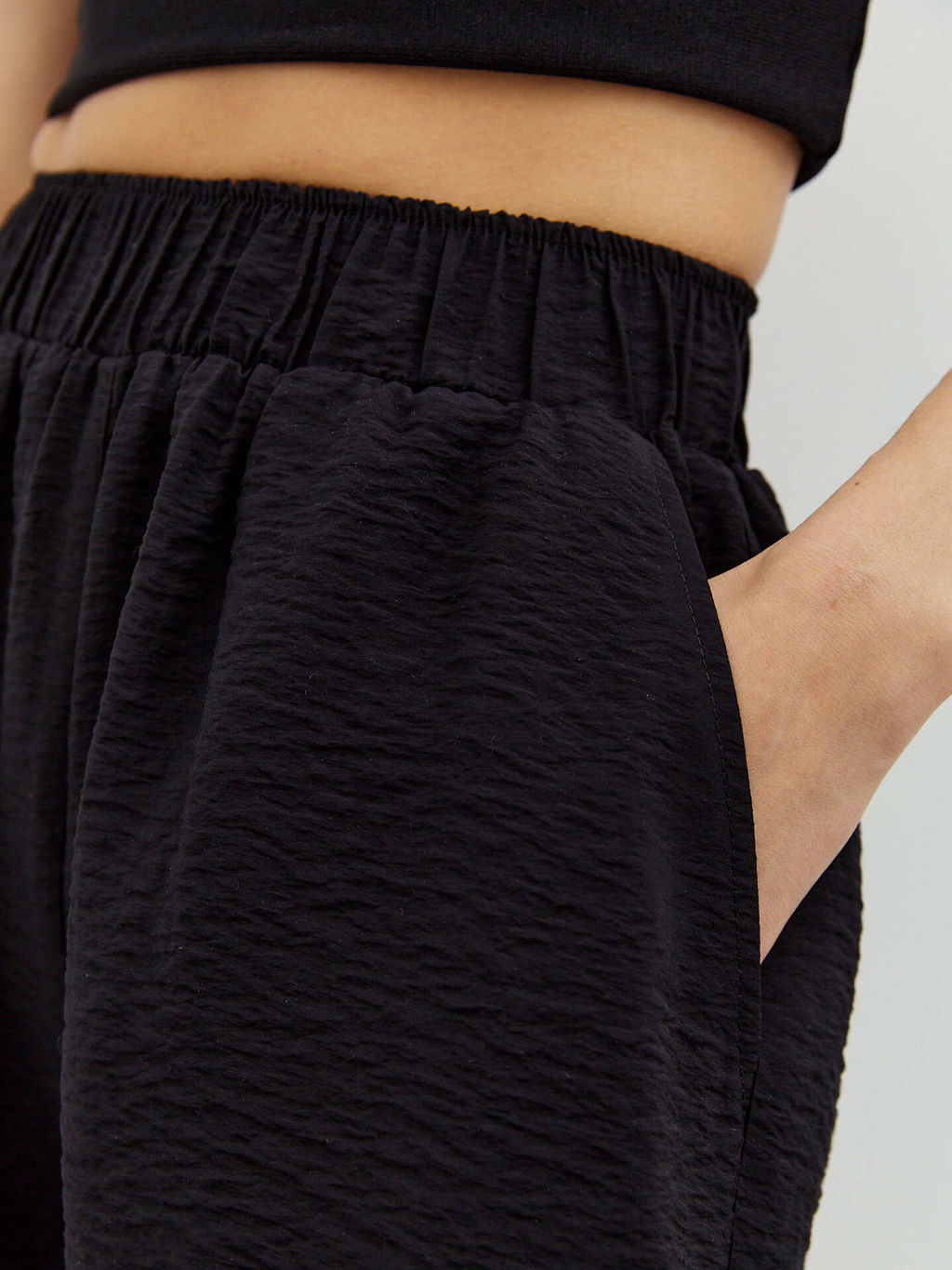 Шорты их сжатой вискозы - TO BE ONE фото 5