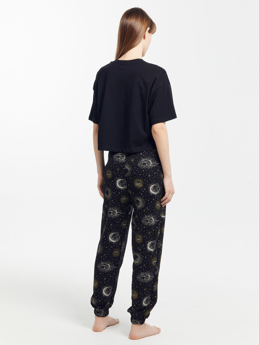 Комплект женский (футболка, брюки) черный с созвездиями черный +созвездия на черном 592432-1 - Mark formelle фото 3