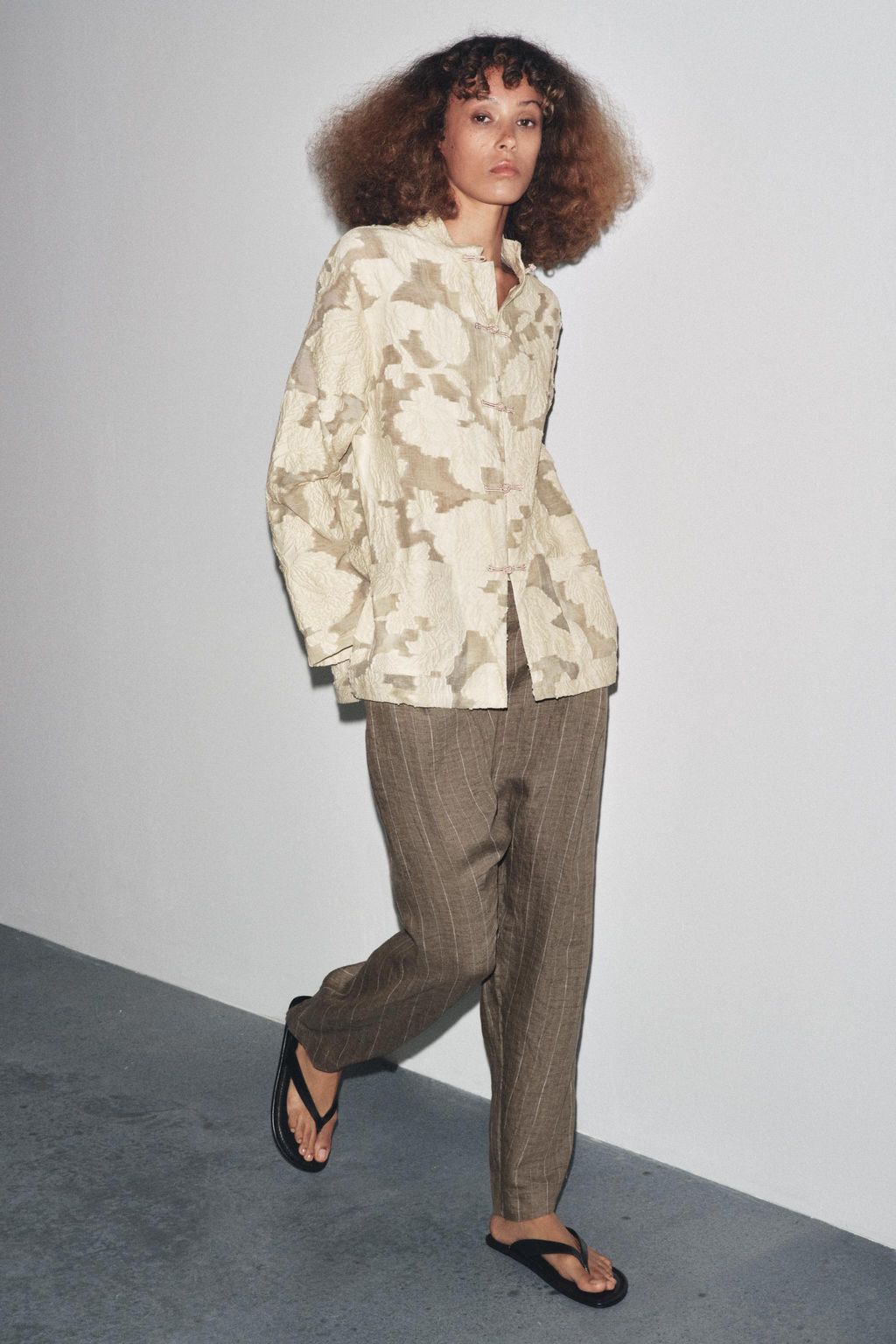 LIMITED EDITION FLORAL JACQUARD KIMONO