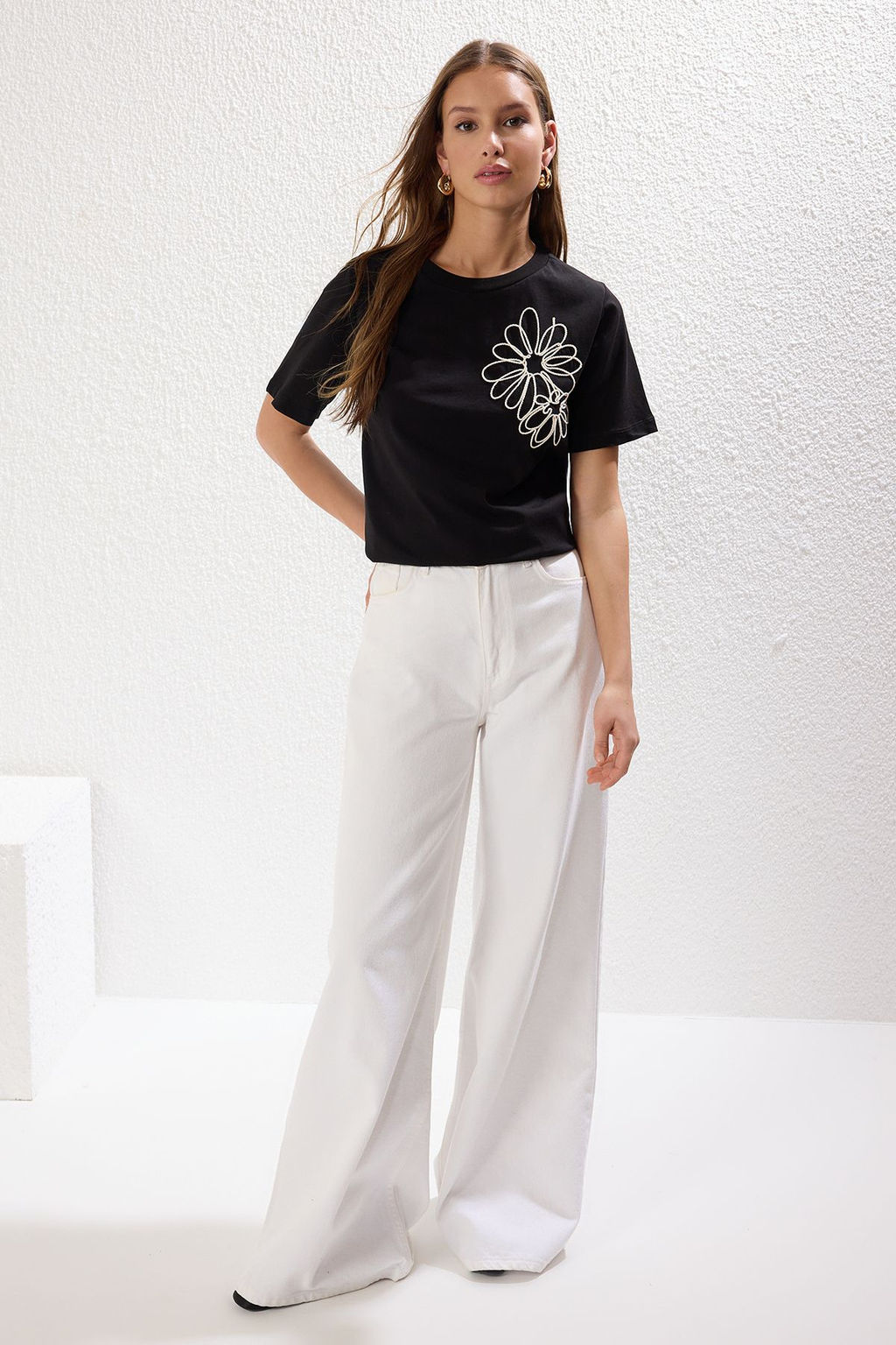 TRENDYOLMILLA Siyah %100 Pamuk Regular/Normal Kal?p Cicek Nak?sl? Orme T-Shirt TWOSS25TS00028  фото 6