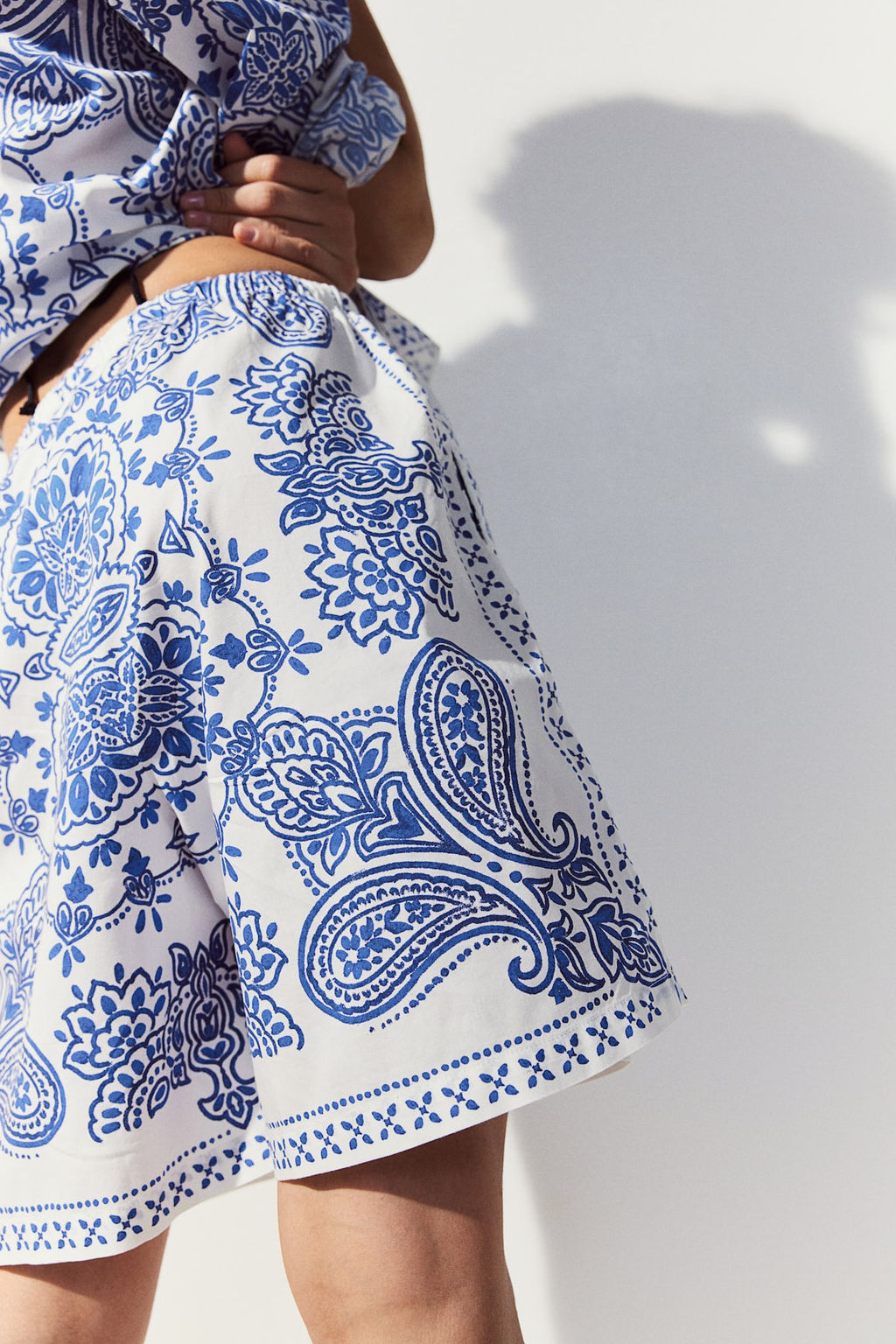 Pantalon corto de popelina con cordon de ajuste - H&m фото 5