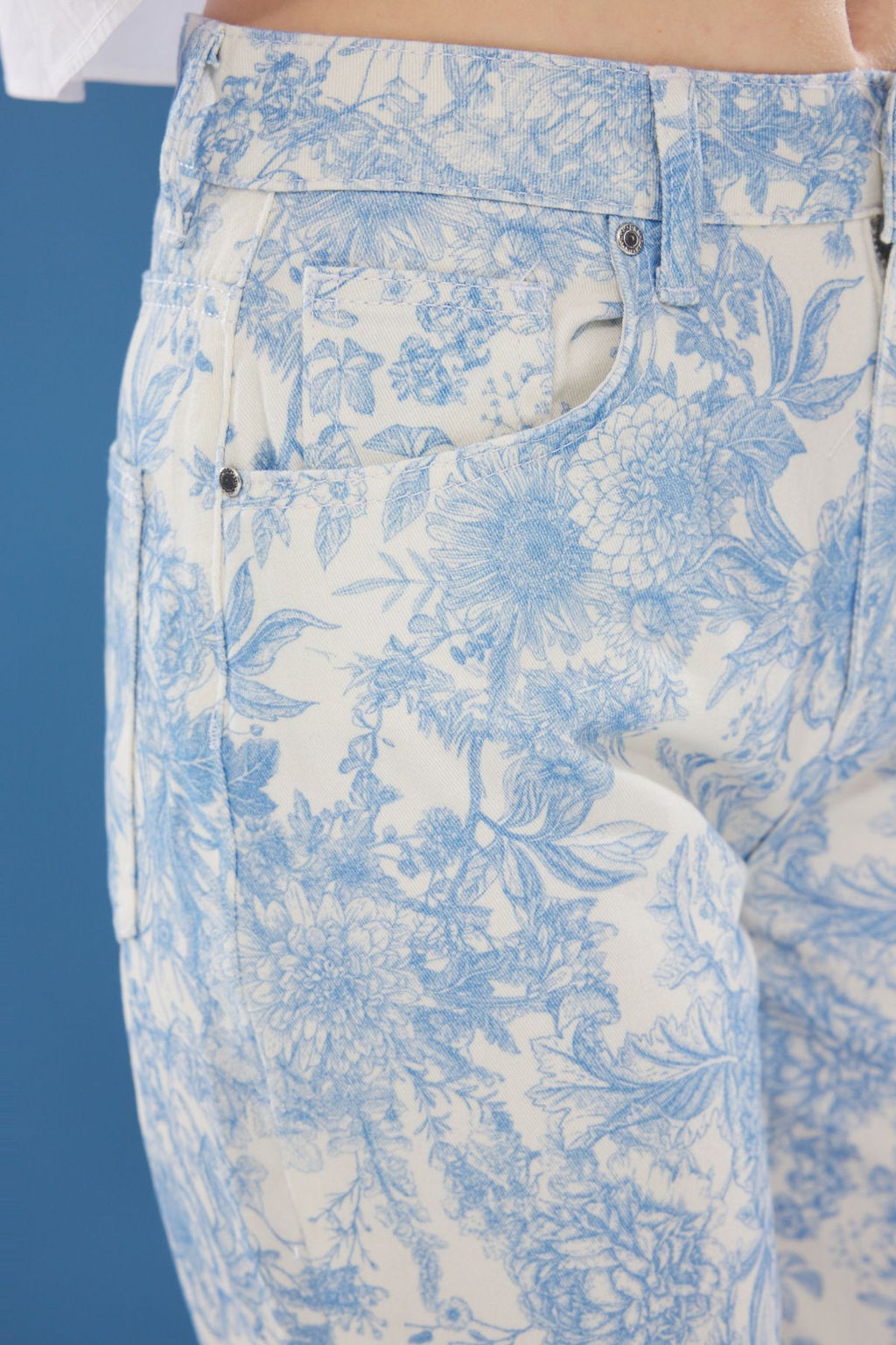 Mavi Yuksek Bel Cicek Desenli Wide Leg Jeans TWOSS25JE00204 - Trendyolmilla фото 4