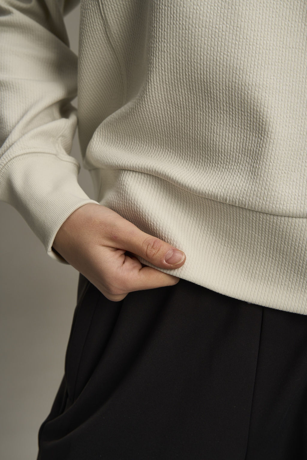 Свитшот Серо-бежевый COMMUTE Sweatshirt - Anta фото 6