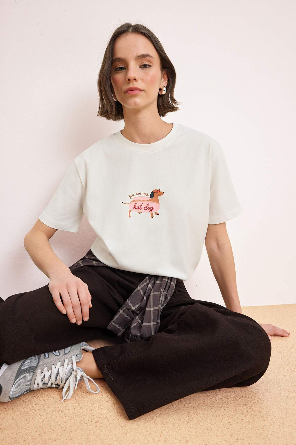 Ekru Bask?l? Oversize/Genis Kal?p K?sa Kollu %100 Pamuk Orme T-Shirt TWOSS26TS00123 - Trendyolmilla фото 2