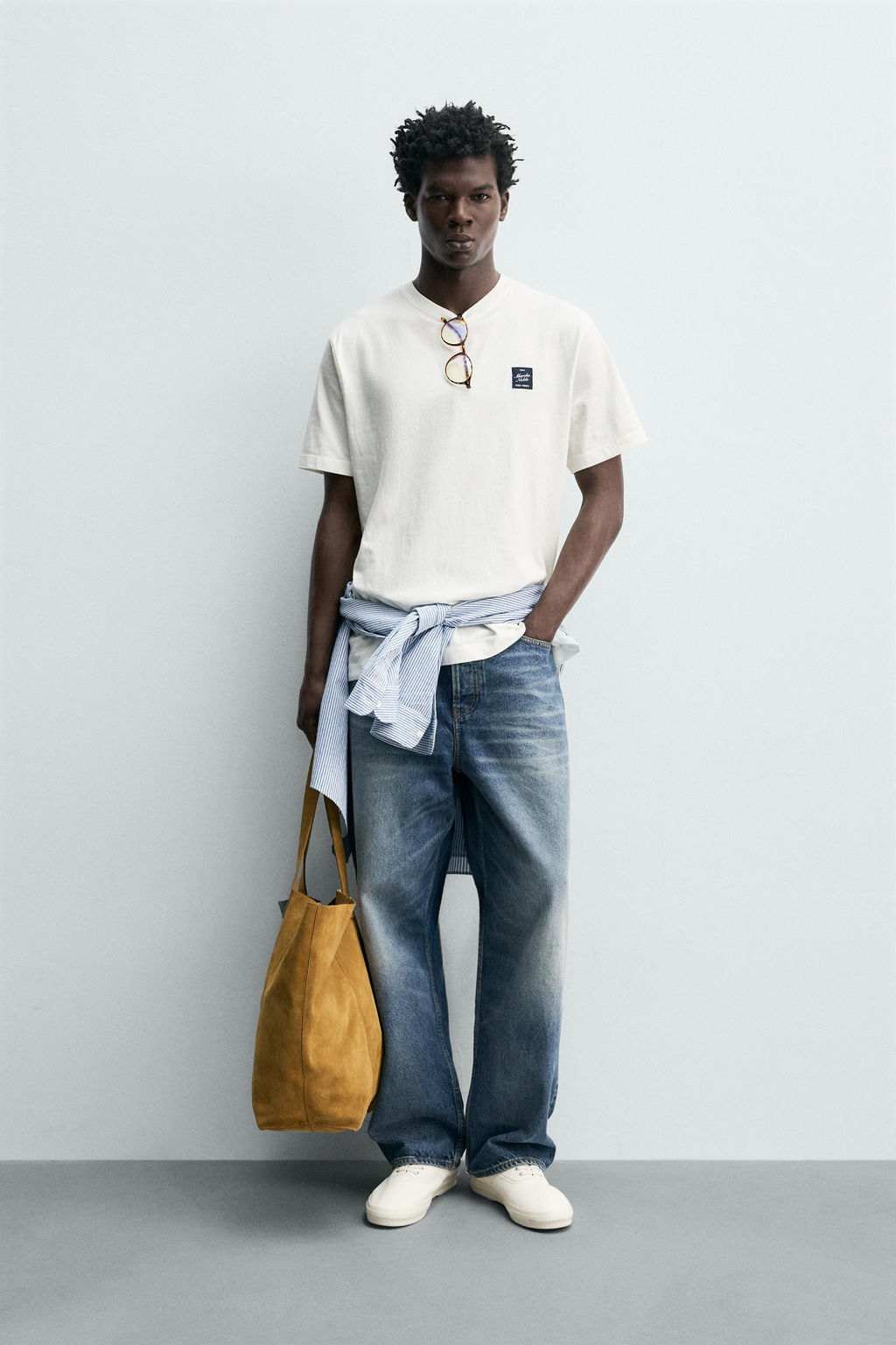 CAMISETA ESTAMPADO CONTRASTE / Beige claro