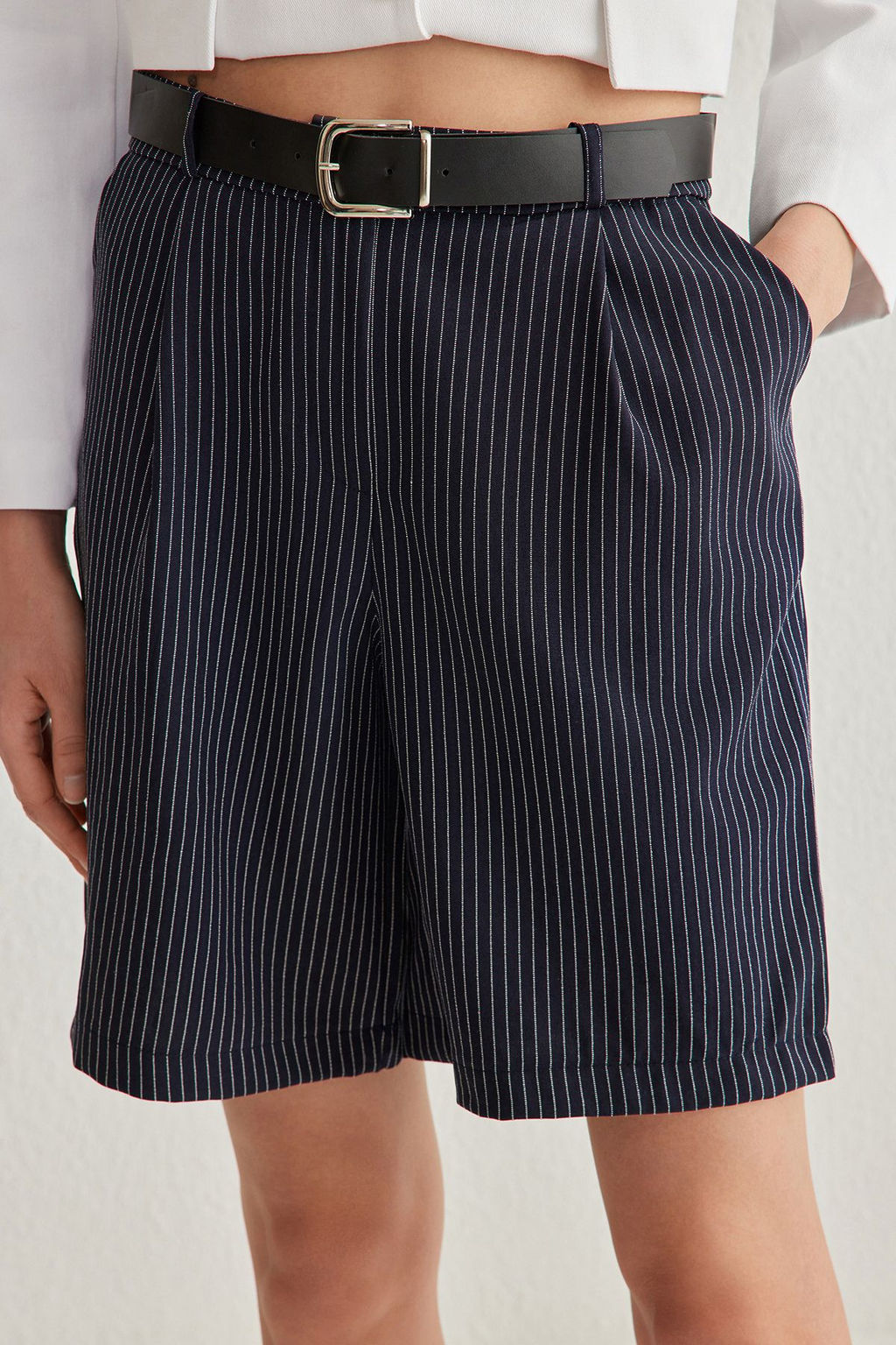 Lacivert Kemerli Cizgili Diz Boy City Dokuma Sort & Bermuda TWOSS25SR00024 - Trendyolmilla фото 4