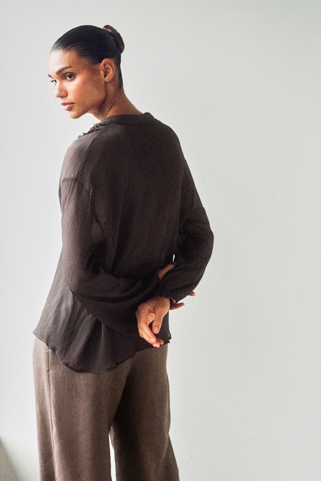 BLUSA VOLANTES / Marr?n oscuro - Zara фото 3
