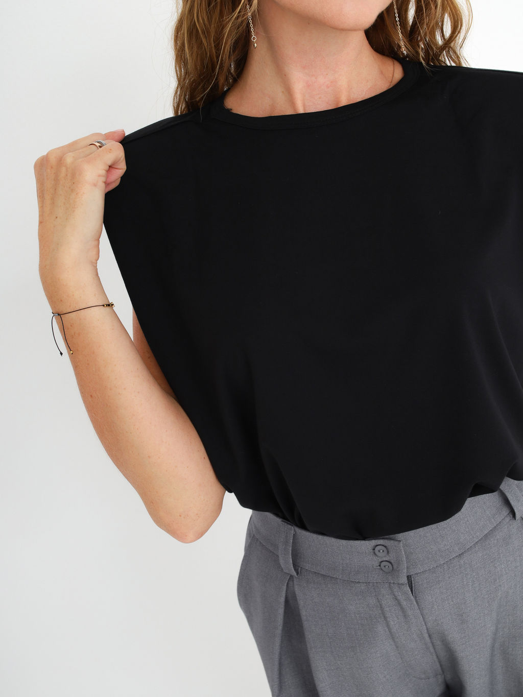 Футболка с подплечниками, черная - Inzibe фото 2