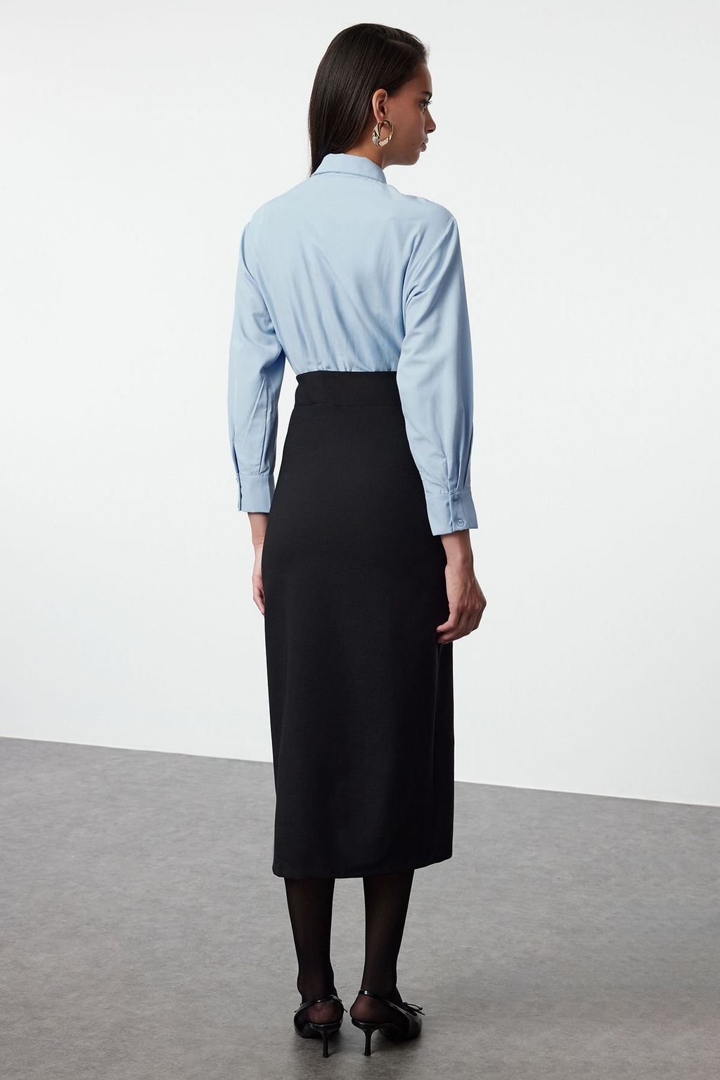 Trendyolmilla Siyah Fitted/Vucuda Oturan Gomlek Detayl? Maxi Dokuma Elbise TWOAW25EL00267  фото 4