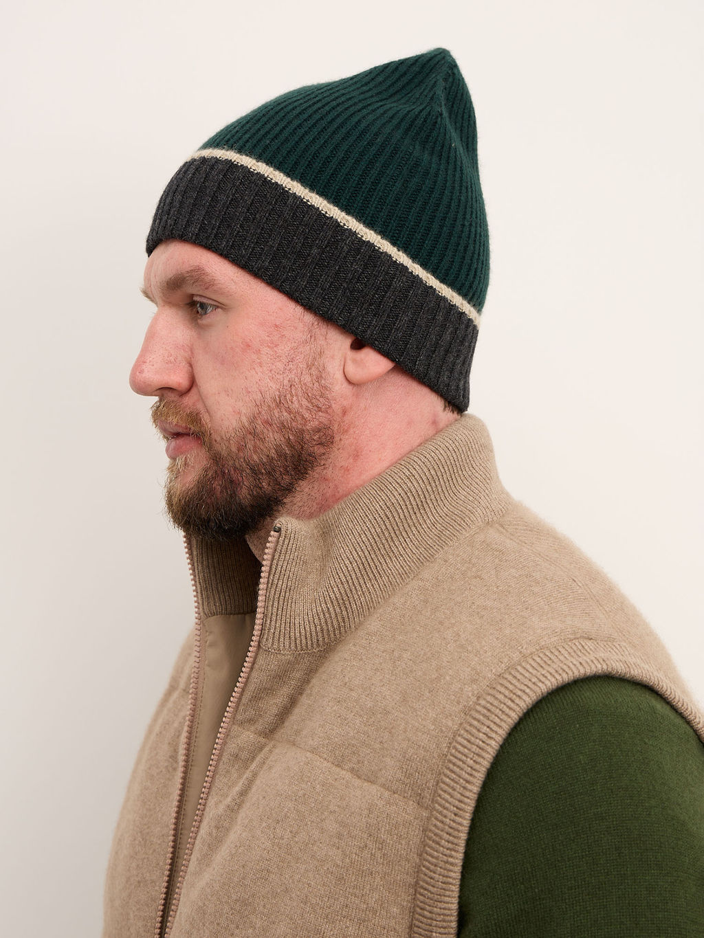 Шапка из кашемира 15-22-601-0C темно-зеленая
