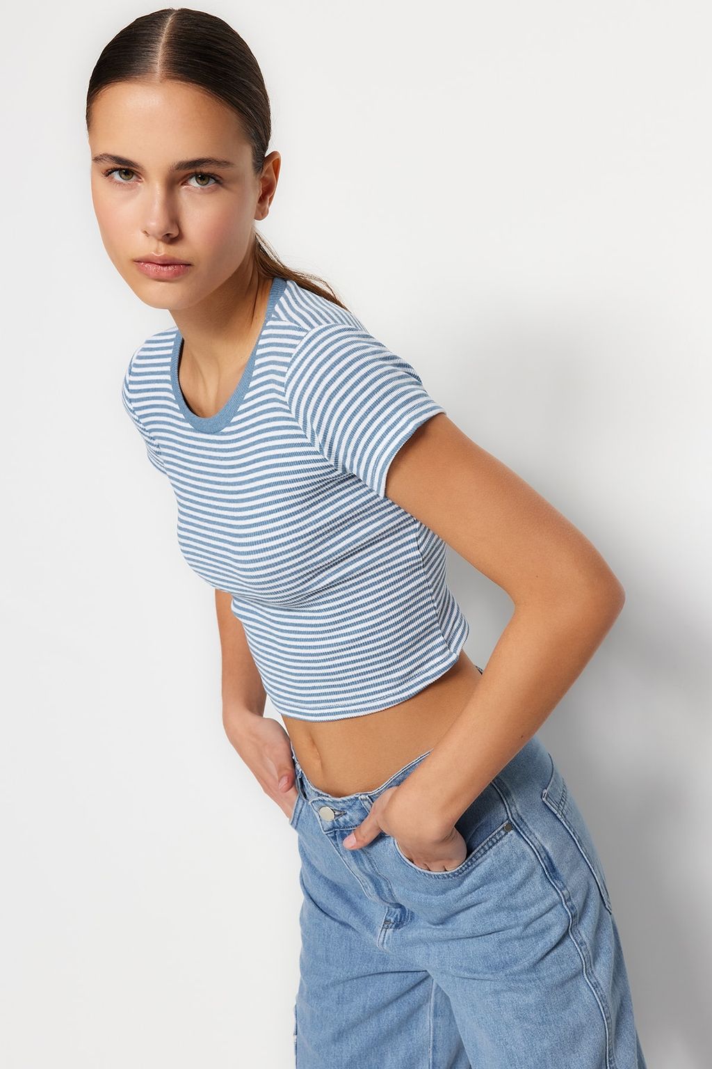 Trendyolmilla Lacivert Cizgili-K?rm?z? Duz 2li Paket Fitted/Vucuda Oturan Crop Fitilli Orme Bluz TWOSS23BZ00388  фото 13