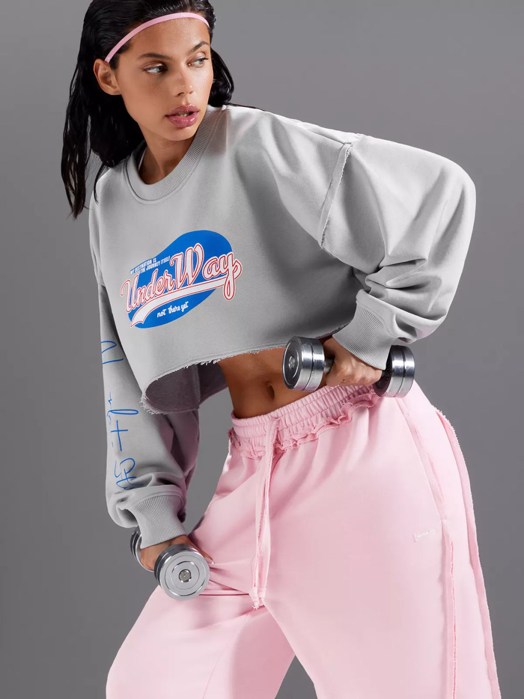 Укороченный свитшот объёмного кроя