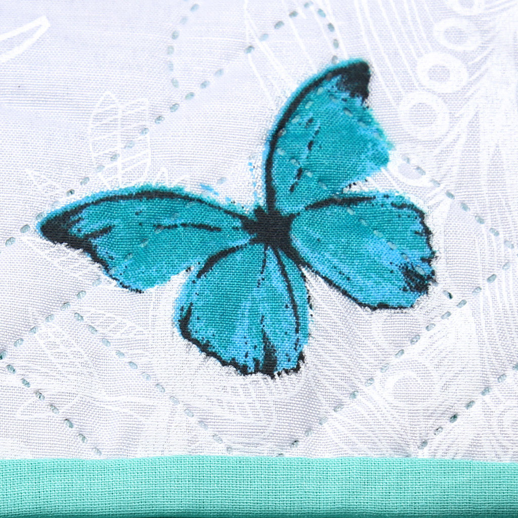 Бабочки Покрывало 260х215см, спальное место 180см, макосатин 115г/м2 - хлопок 70%, полиэстер 30%, ультрастеп, наполнитель синтепон 70г/м2, подкладка полиэстер, 3 декоративных чехла с запахом: 50х70см, французский кант - 2шт, 30х50см - 1шт, Домашня - Домашняя мода фото 2