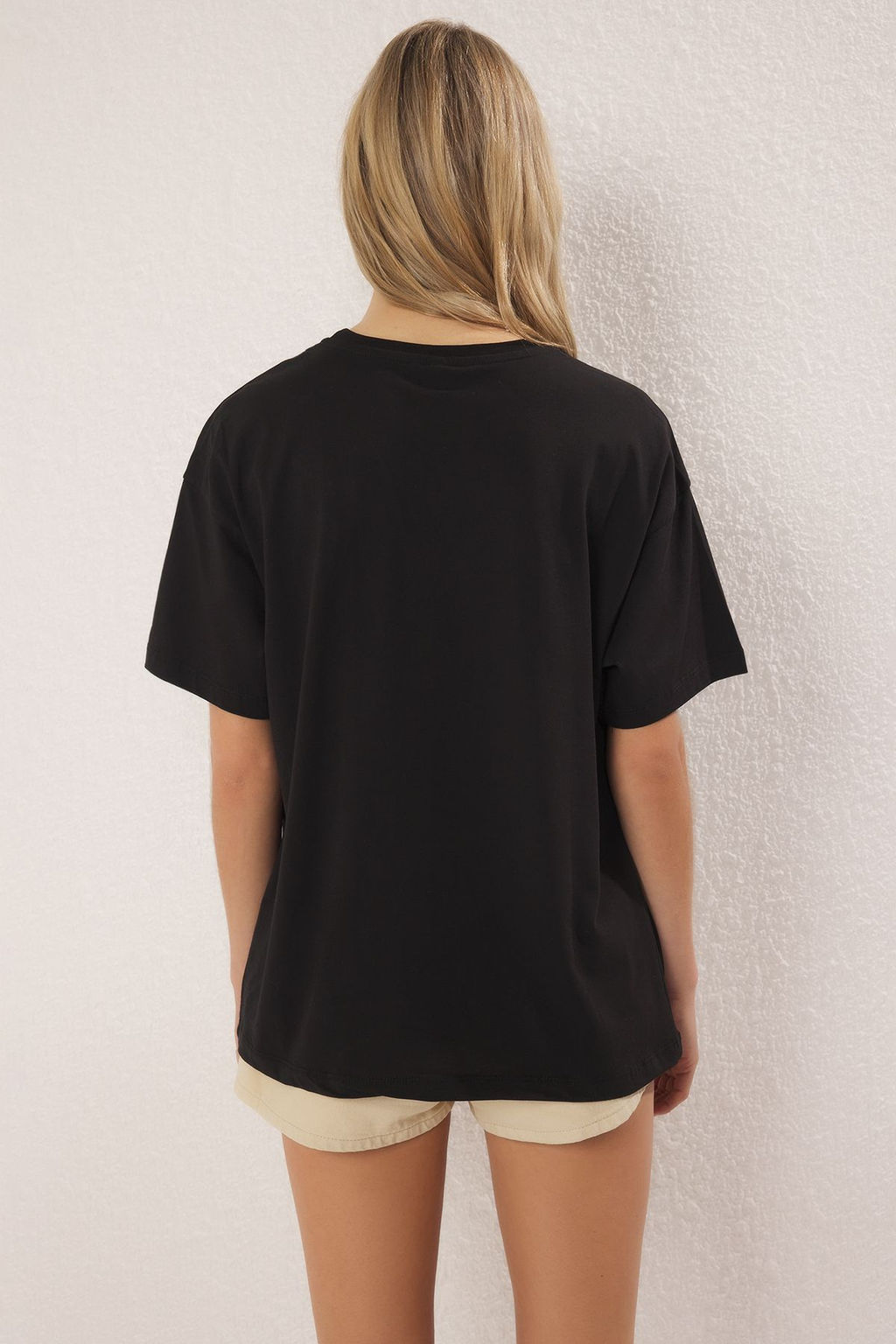 Trendyolmilla Ekru %100 Pamuk Oversize/Genis Kal?p Coctail Bask?l? Orme T-Shirt TWOSS25TS00202 фото 4