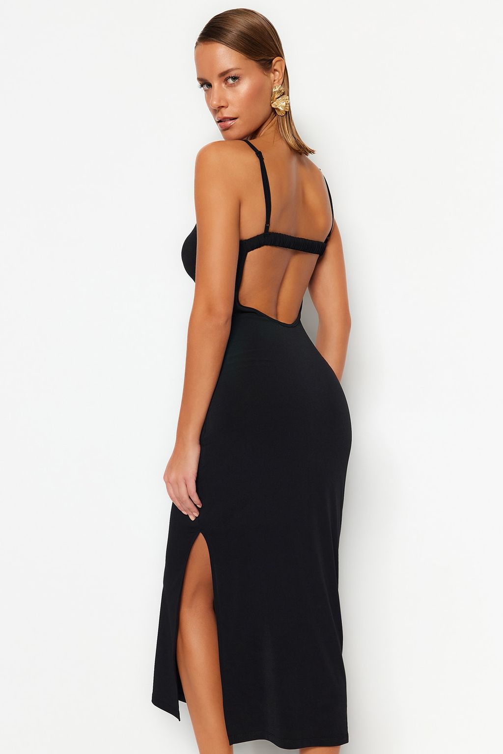 TRENDYOLMILLA Siyah Vucuda Oturan Maxi Orme S?rt Dekolteli Plaj Elbisesi TBESS23EL00116