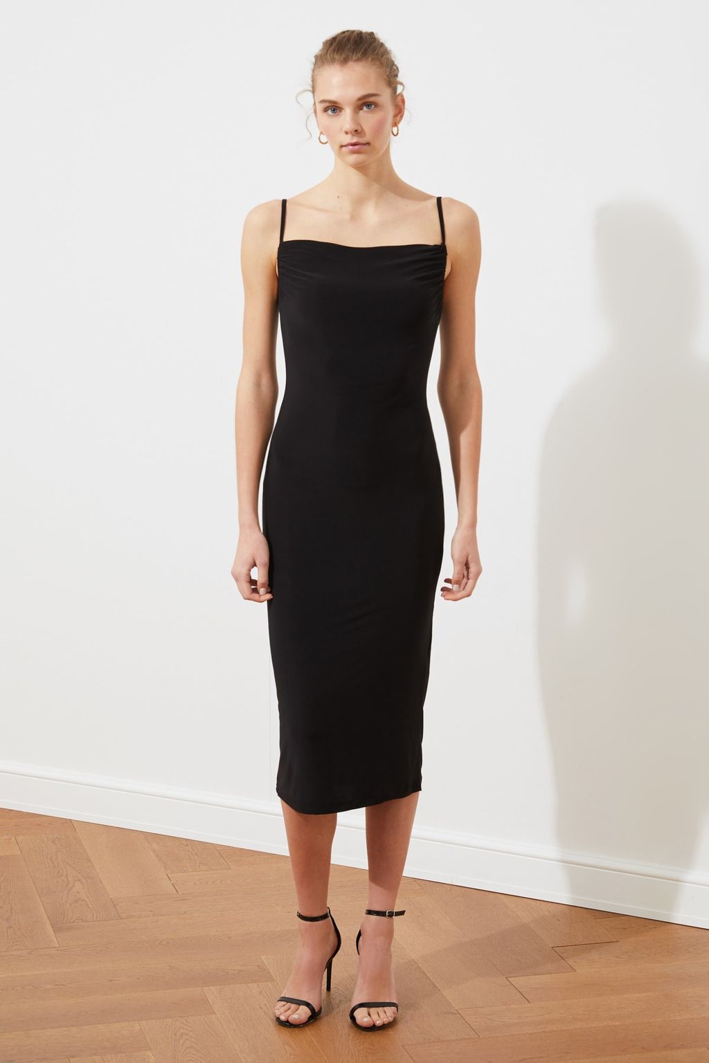 TRENDYOLMILLA Siyah Vucuda Oturan Degaje Yaka Midi Ask?l? Esnek Orme Midi Kalem Elbise TWOSS19AD0020  фото 15