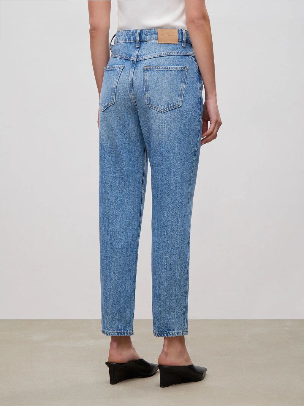 ЕМКА / Зауженные джинсы из плотного натурального хлопка - Emka фото 4
