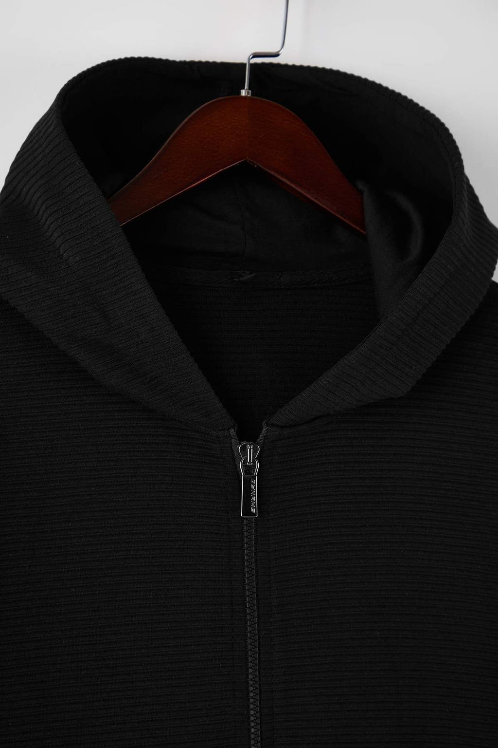 Siyah Regular/Normal Kesim Fermuarl? Kapusonlu Dokulu Sweatshirt TMNAW26SW00067 - Trendyolmilla фото 2