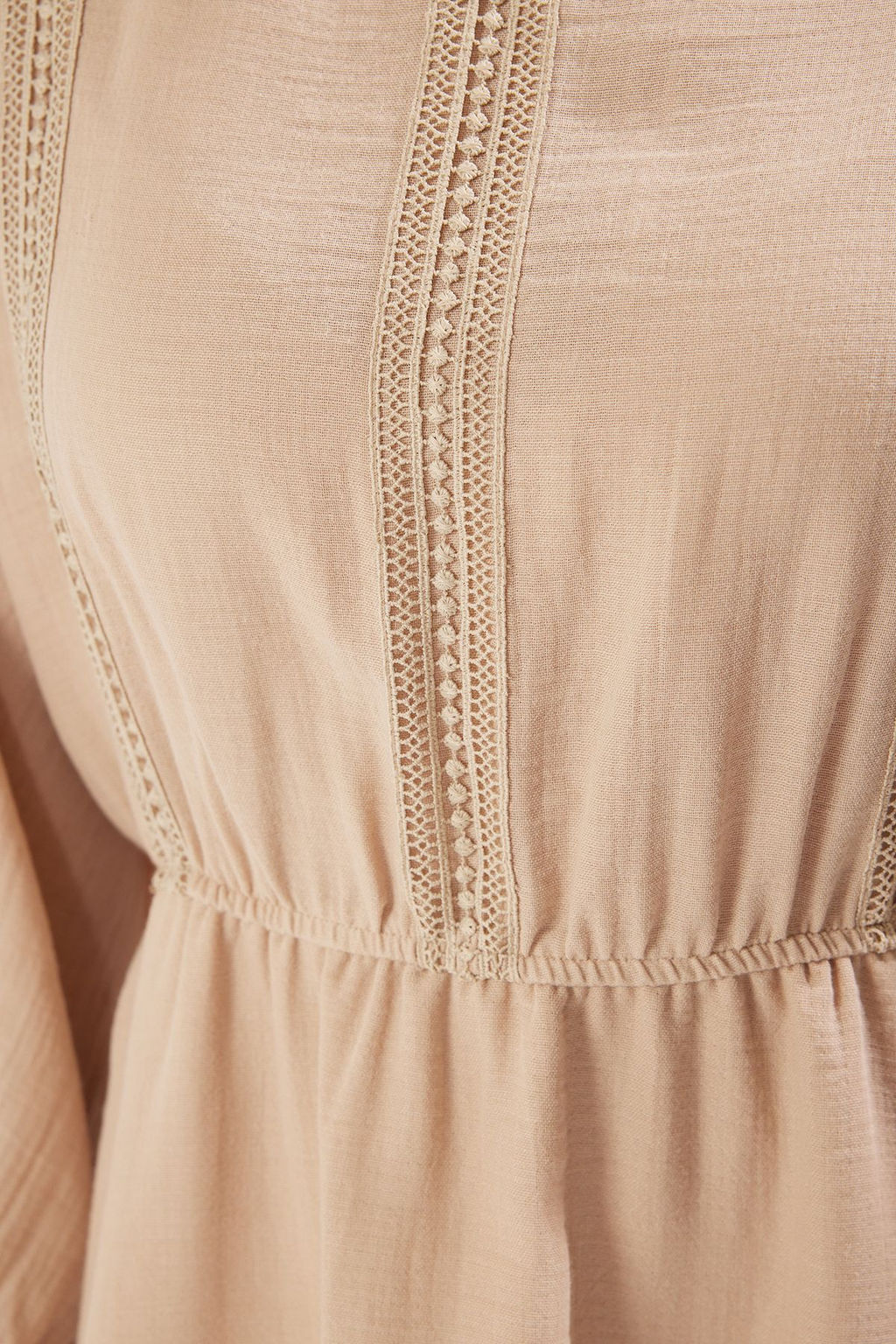 TRENDYOLMILLA Tas Etegi Belden Ac?lan Lastikli Serit Aksesuar Detayl? Muslin Midi Dokuma Elbise TWOSS25EL00258 фото 4