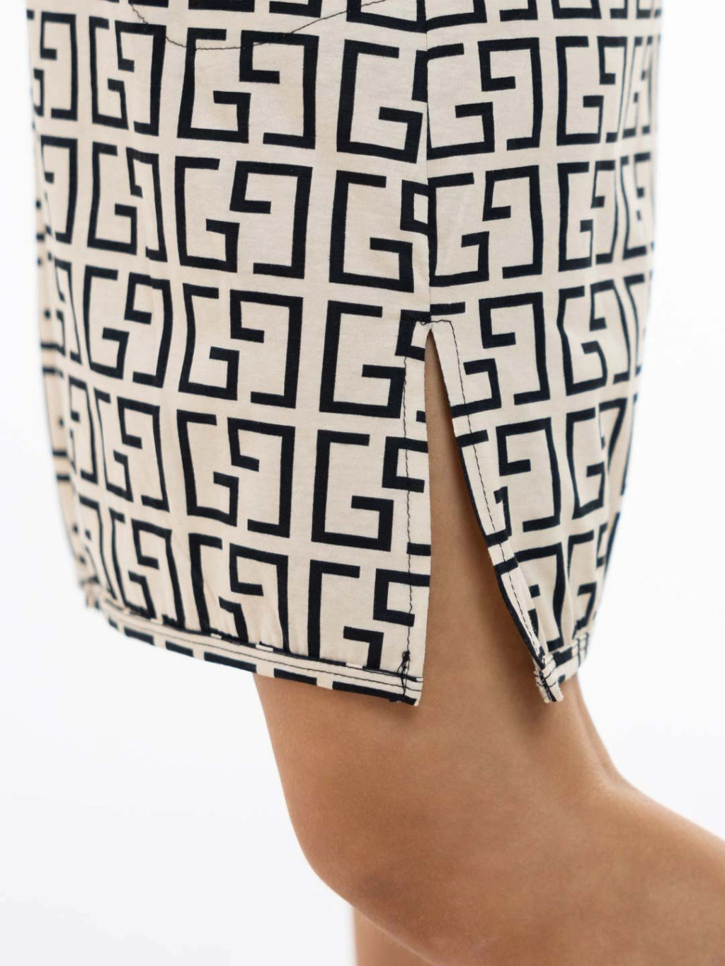 Халат женский, цвет черный песочный