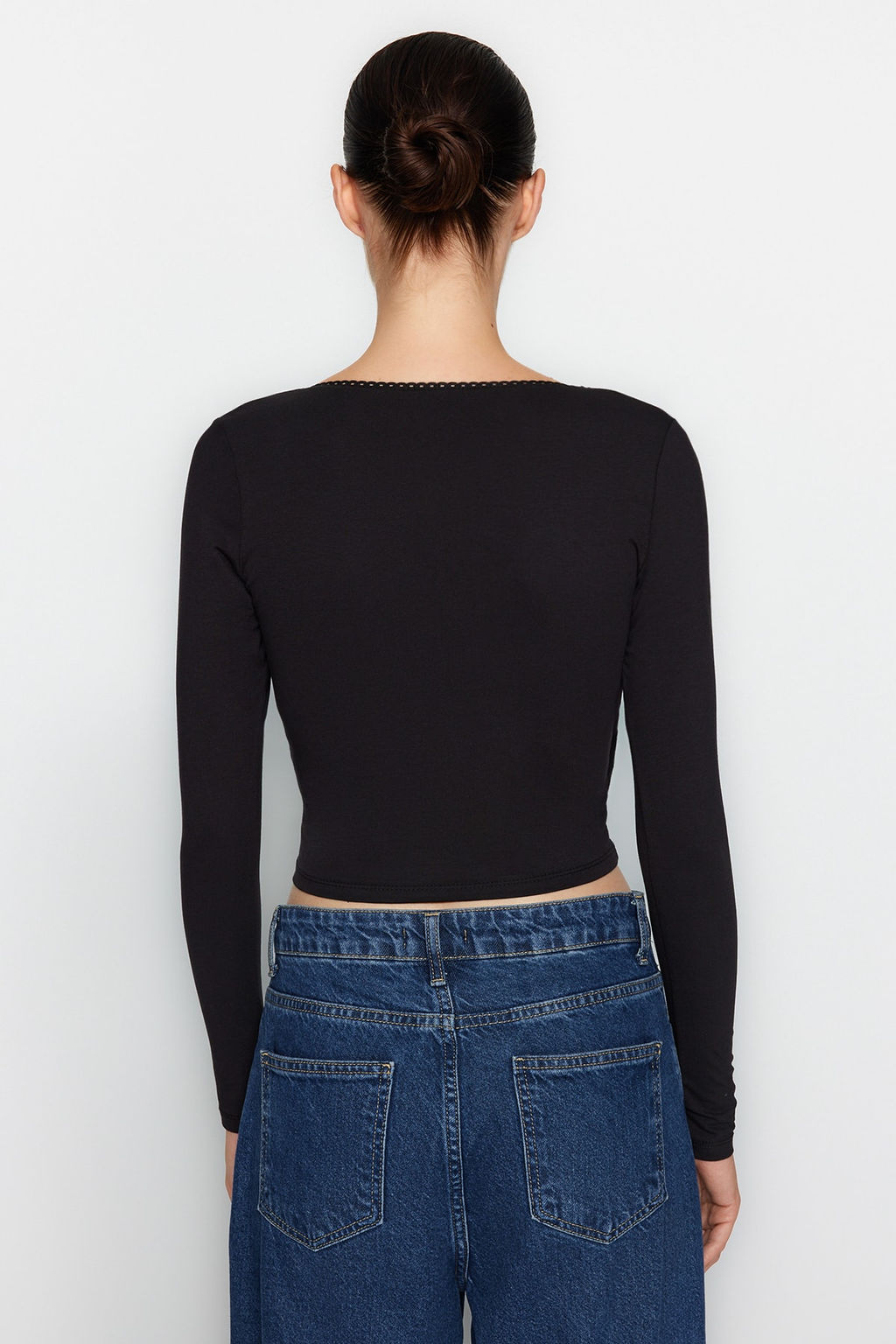 Siyah Derin Kruvaze Yaka Dantel Detayl? Uzun Kol Crop Pamuklu Esnek Orme Bluz TWOAW24BZ00291