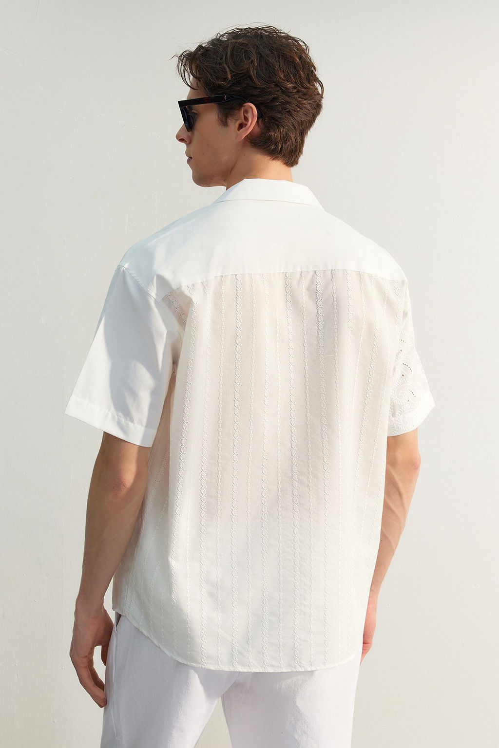 TRENDYOL MAN Limited Edition Beyaz Oversize Brode Bloklu Yazl?k Gomlek TMNSS23GO00135 - Trendyolmilla фото 7