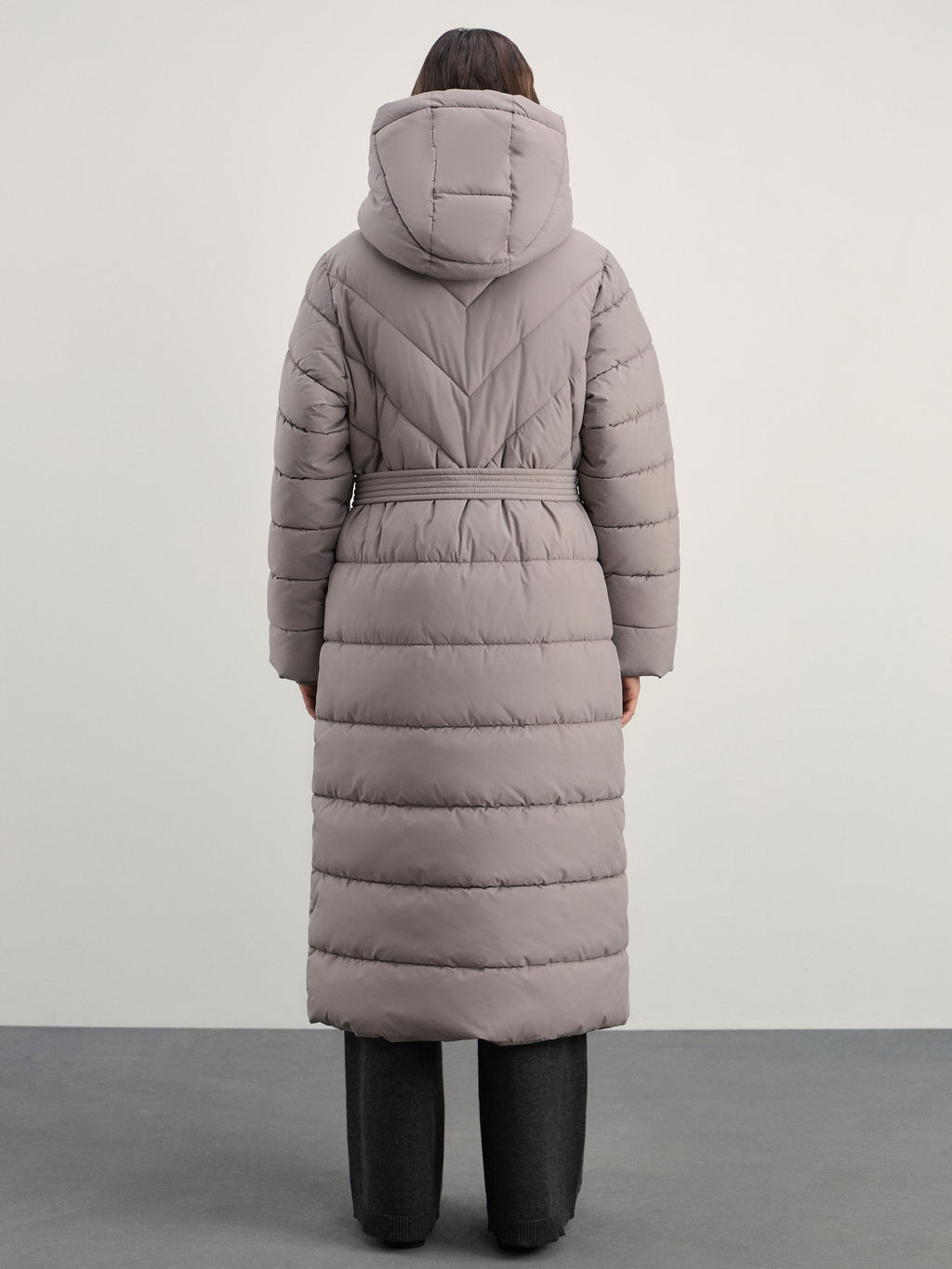Стеганое пальто с капюшоном на поясе / Zarina  фото 4